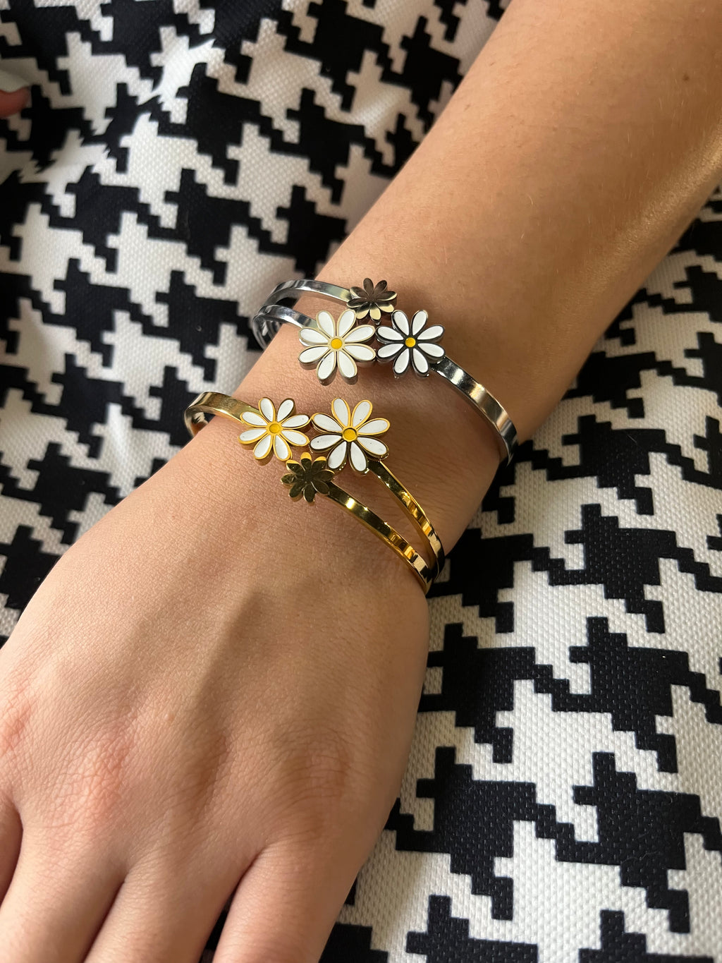 Stainless Steel Daisy Bracelet - SCBR1N3 - BUJIX