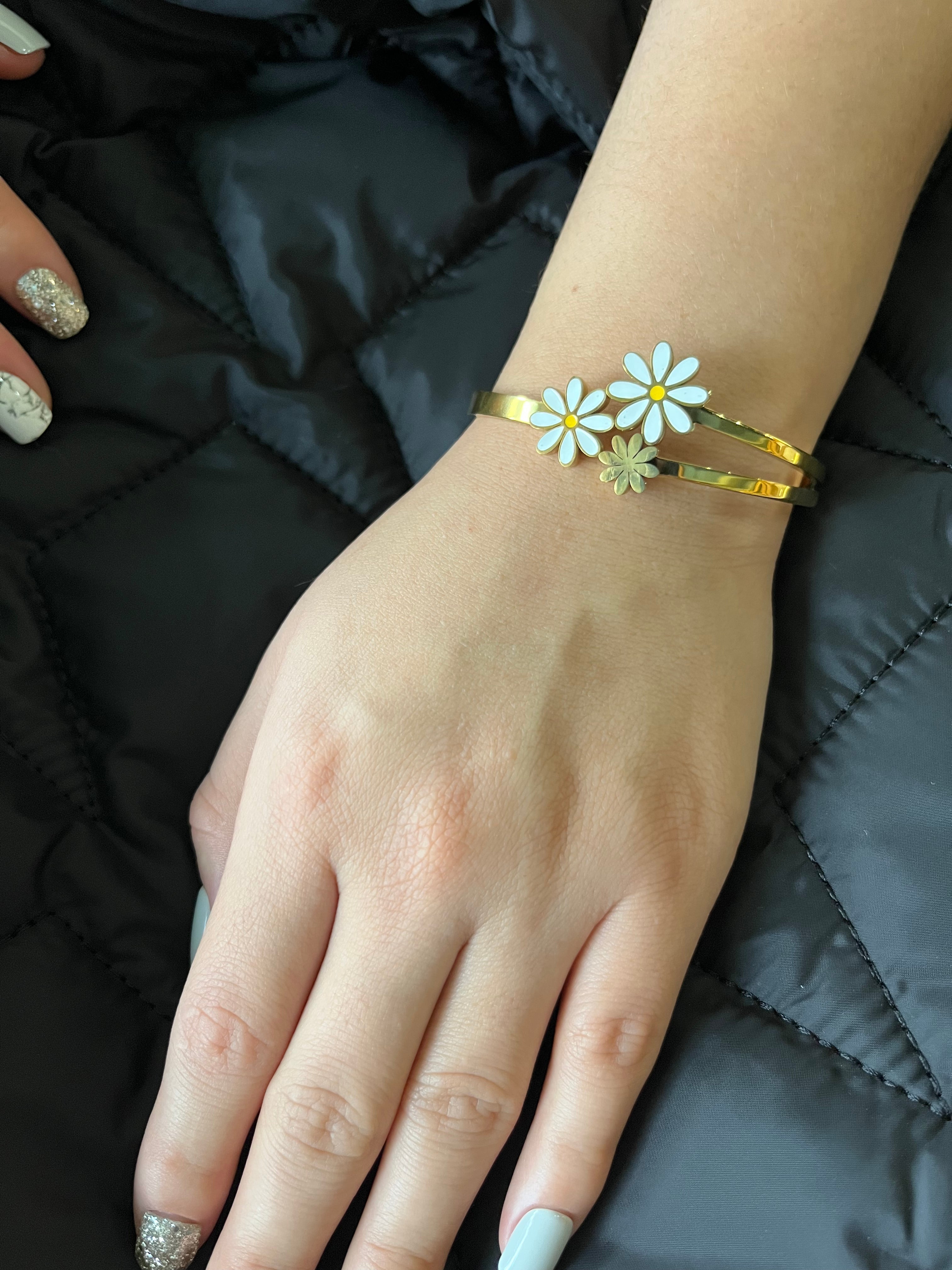 Stainless Steel Daisy Bracelet - SCBR1N3 - BUJIX