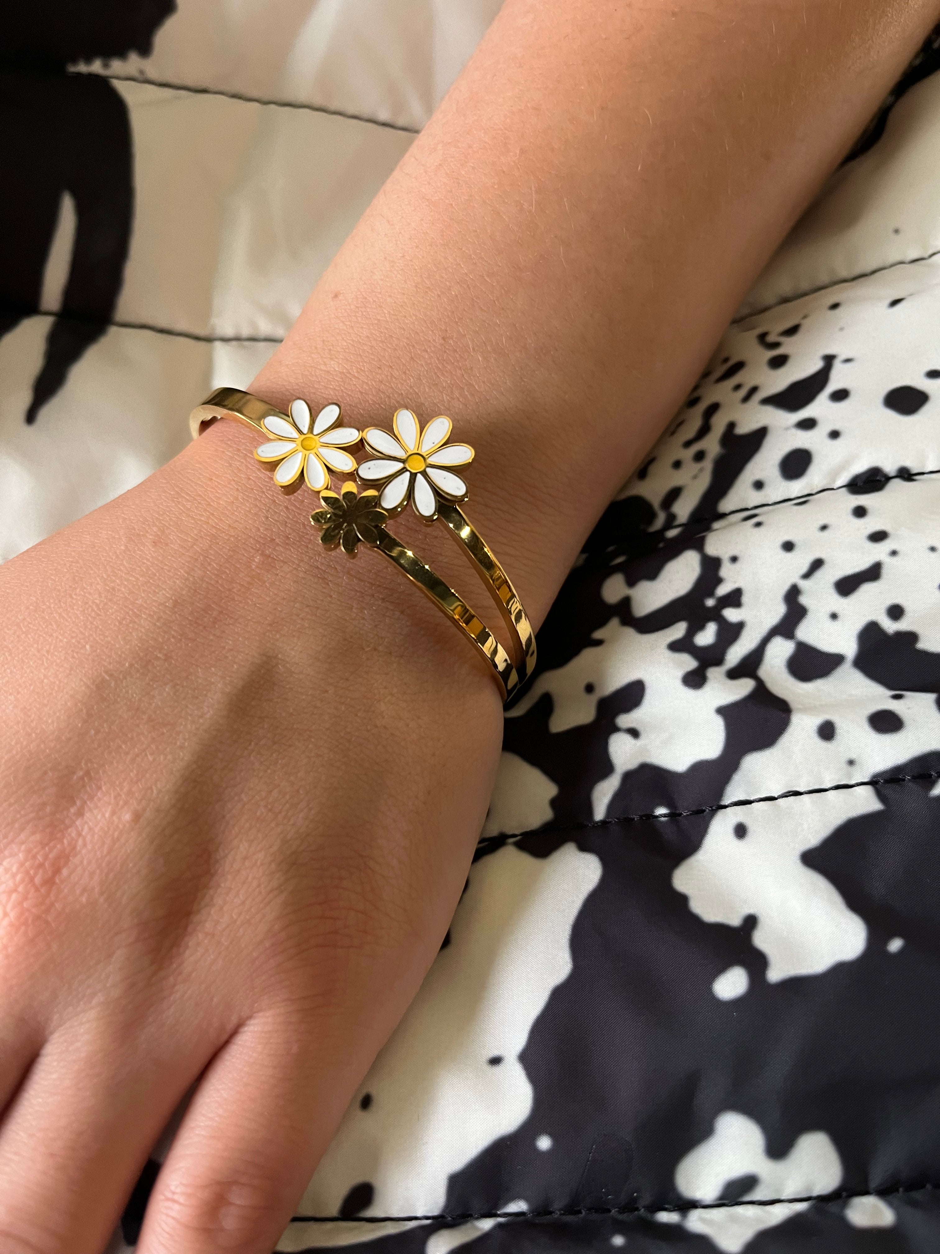 Stainless Steel Daisy Bracelet - SCBR1N3 - BUJIX