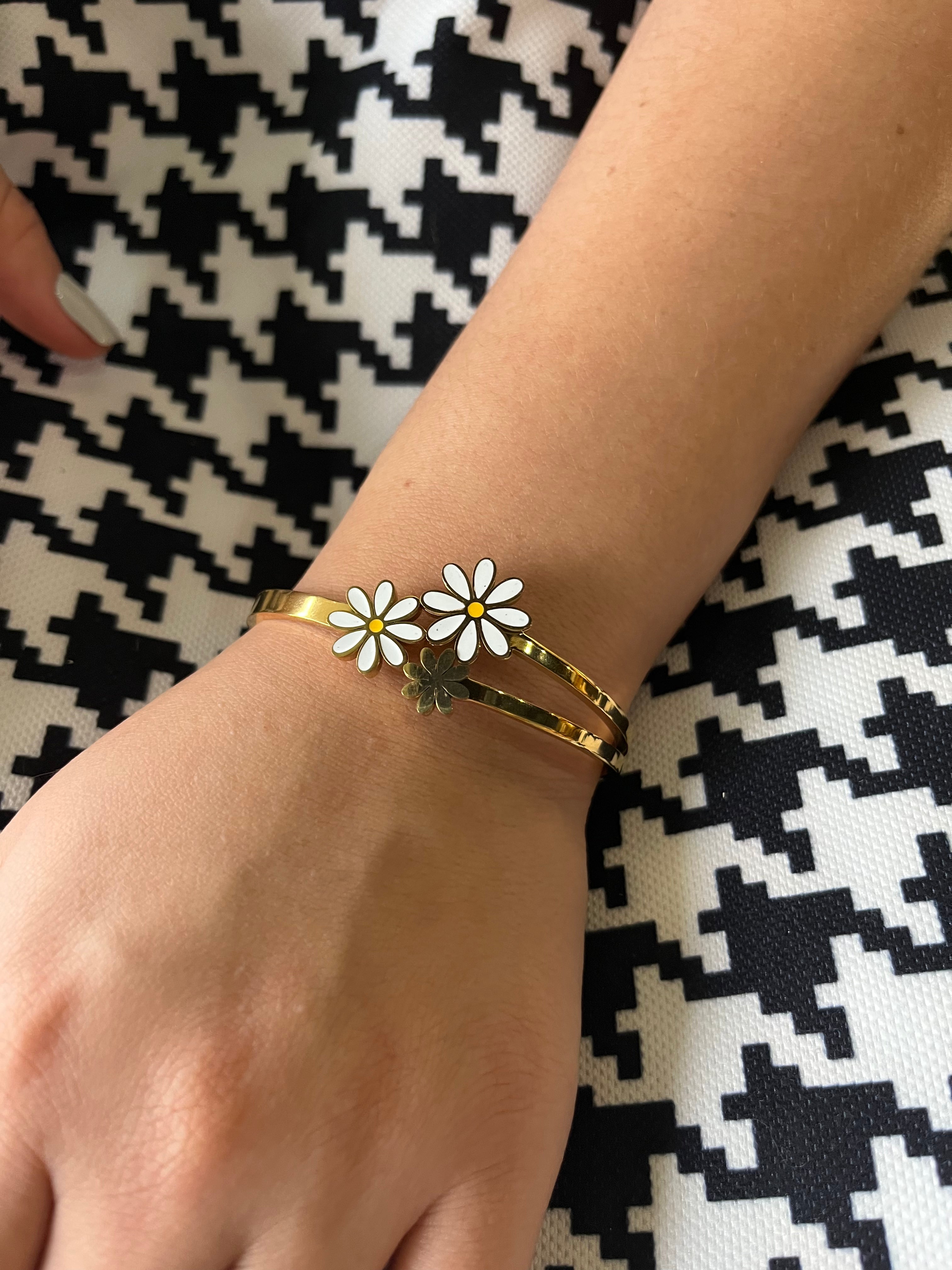 Stainless Steel Daisy Bracelet - SCBR1N3 - BUJIX