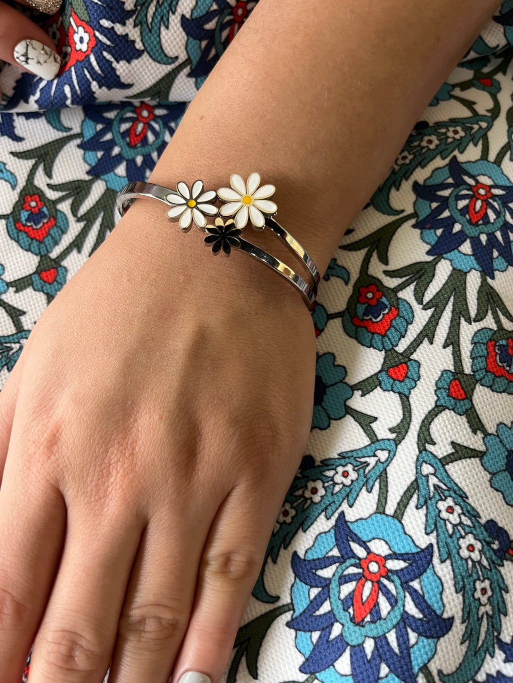 Stainless Steel Daisy Bracelet - SCBR1N3 - BUJIX