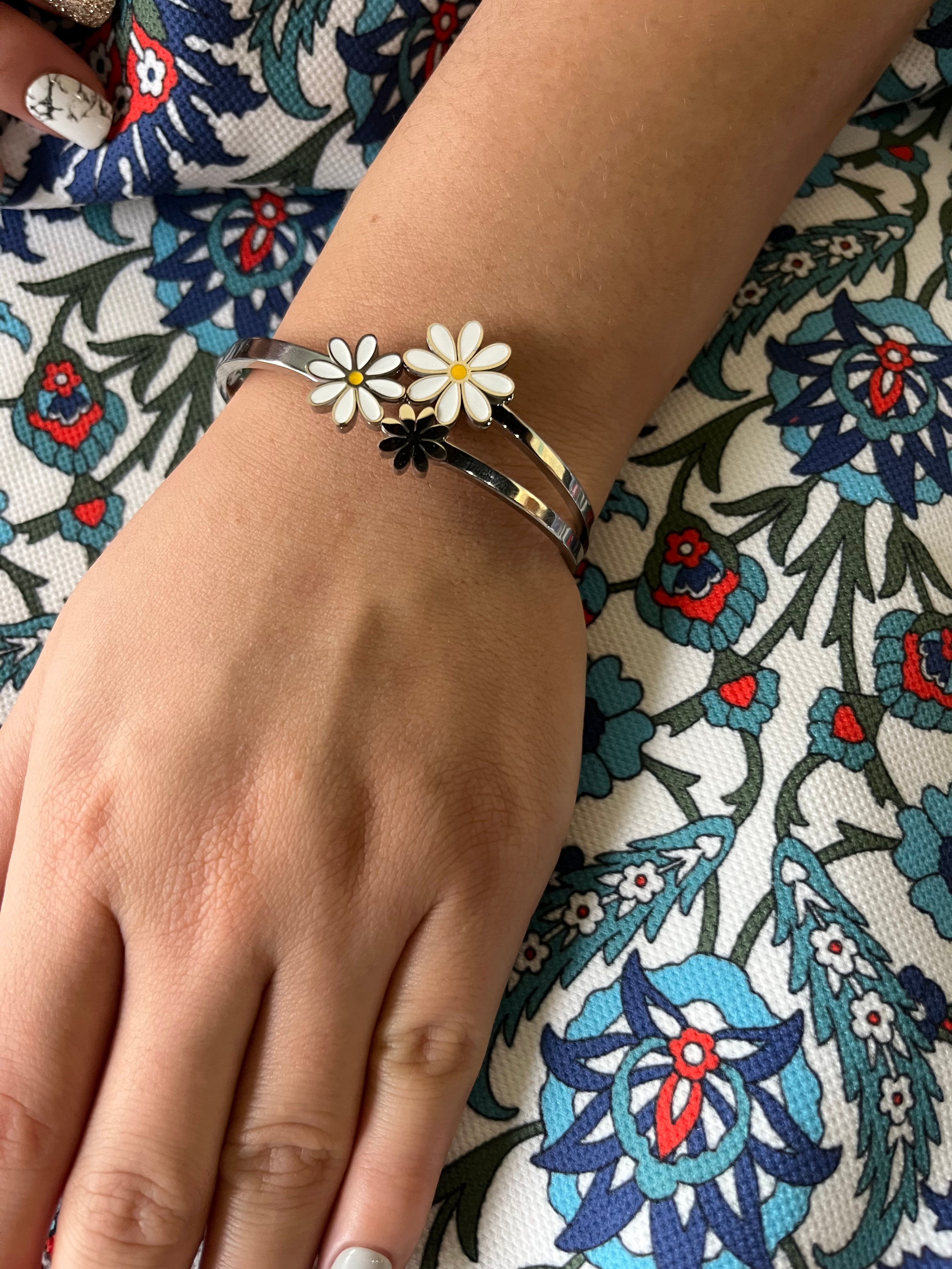 Stainless Steel Daisy Bracelet - SCBR1N3 - BUJIX
