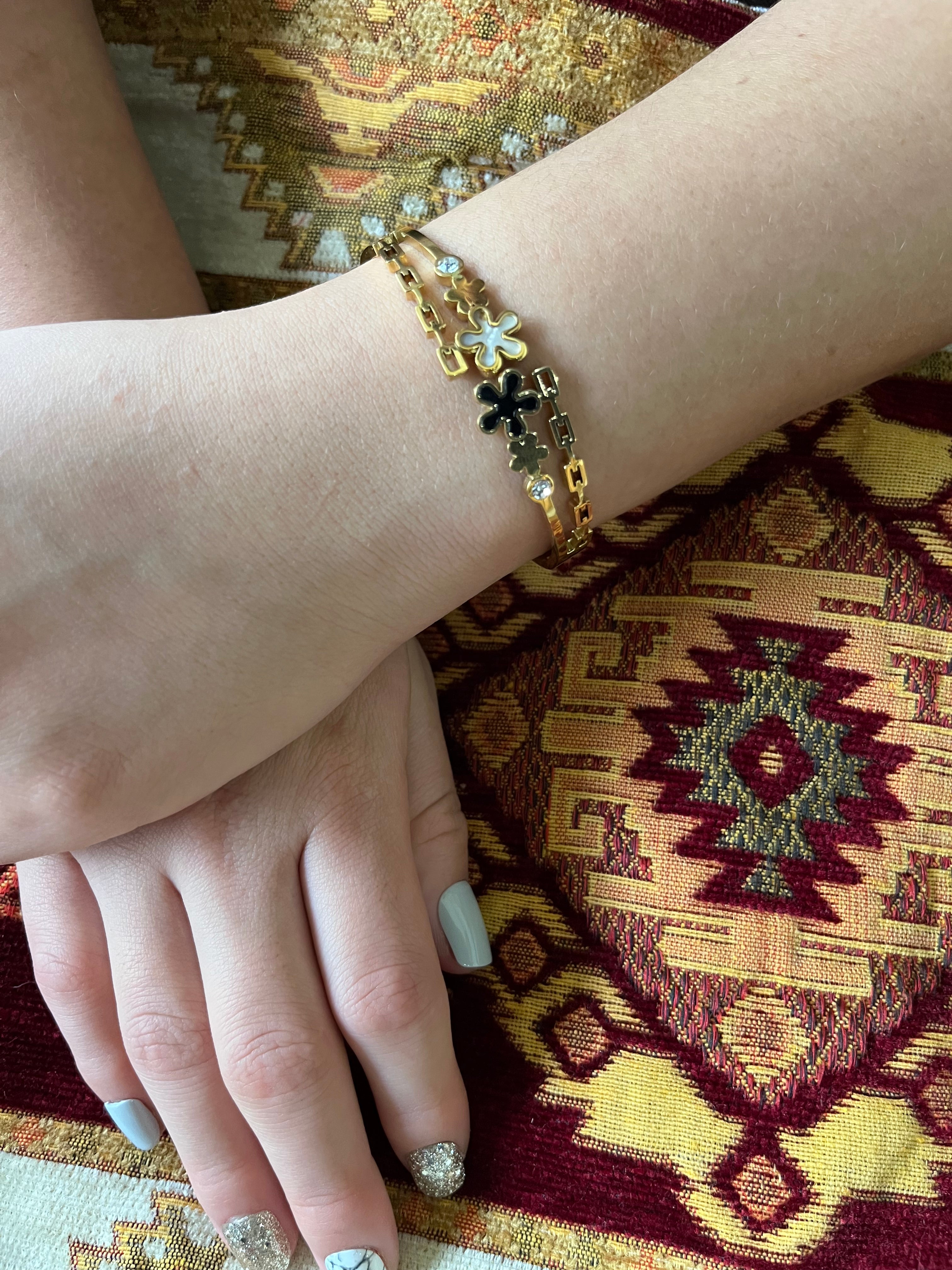 Stainless Steel Bracelet with Water Splash Ornament - SCBR2N1 - BUJIX