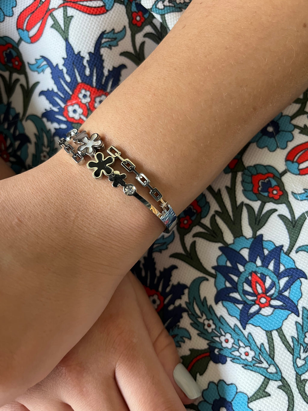 Stainless Steel Bracelet with Water Splash Ornament - SCBR2N1 - BUJIX