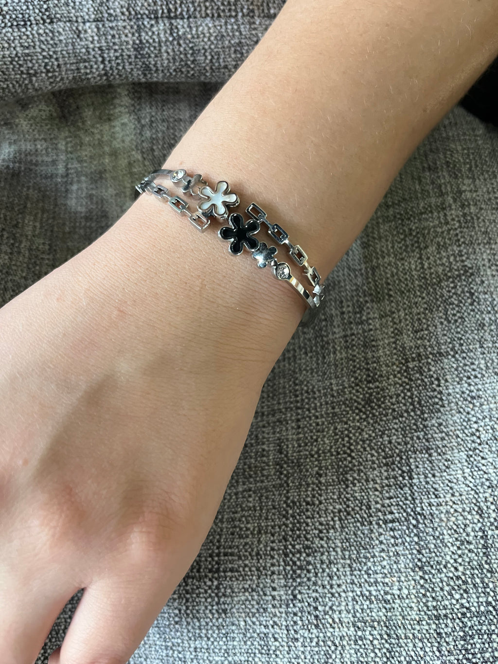 Stainless Steel Bracelet with Water Splash Ornament - SCBR2N1 - BUJIX