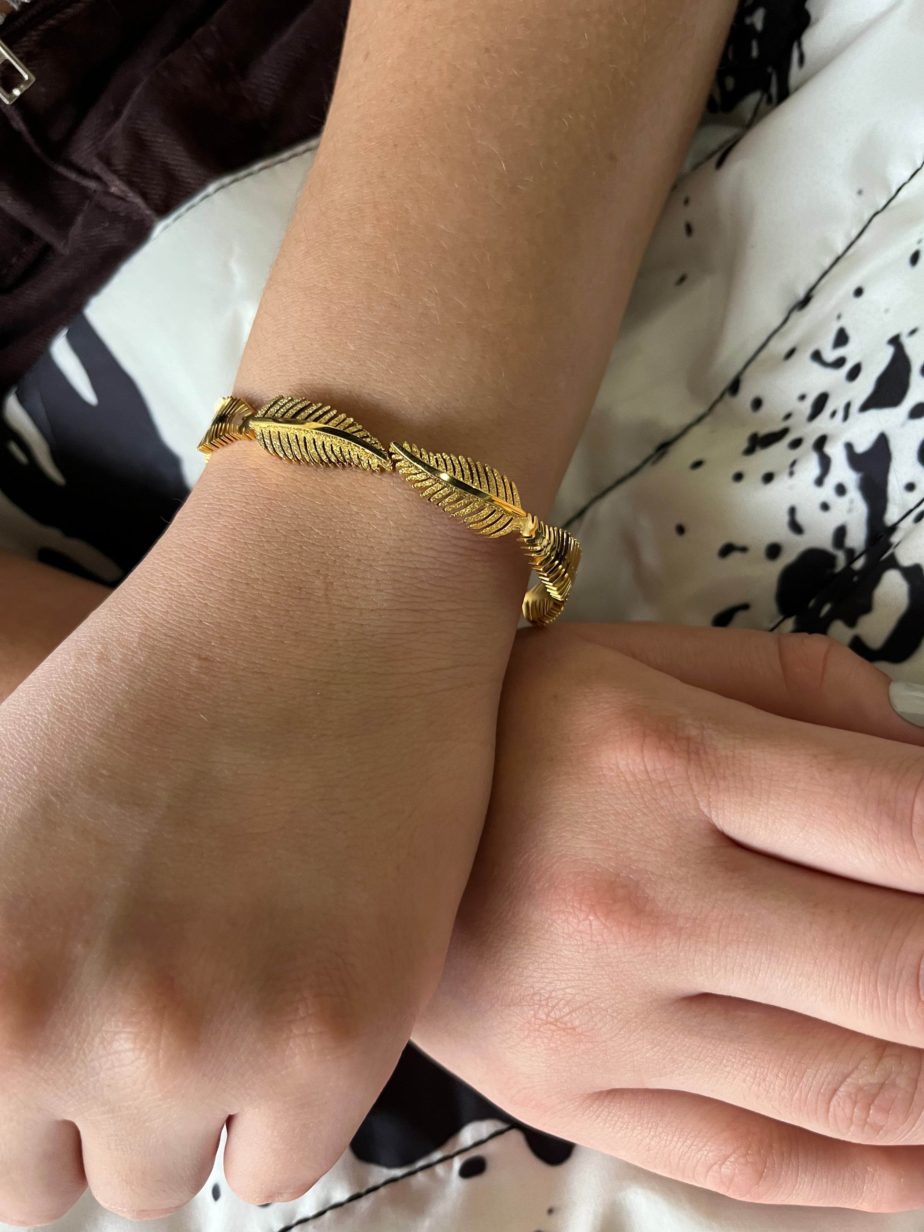 Stainless Steel Leaf Bracelet - SCBR2N6 - BUJIX