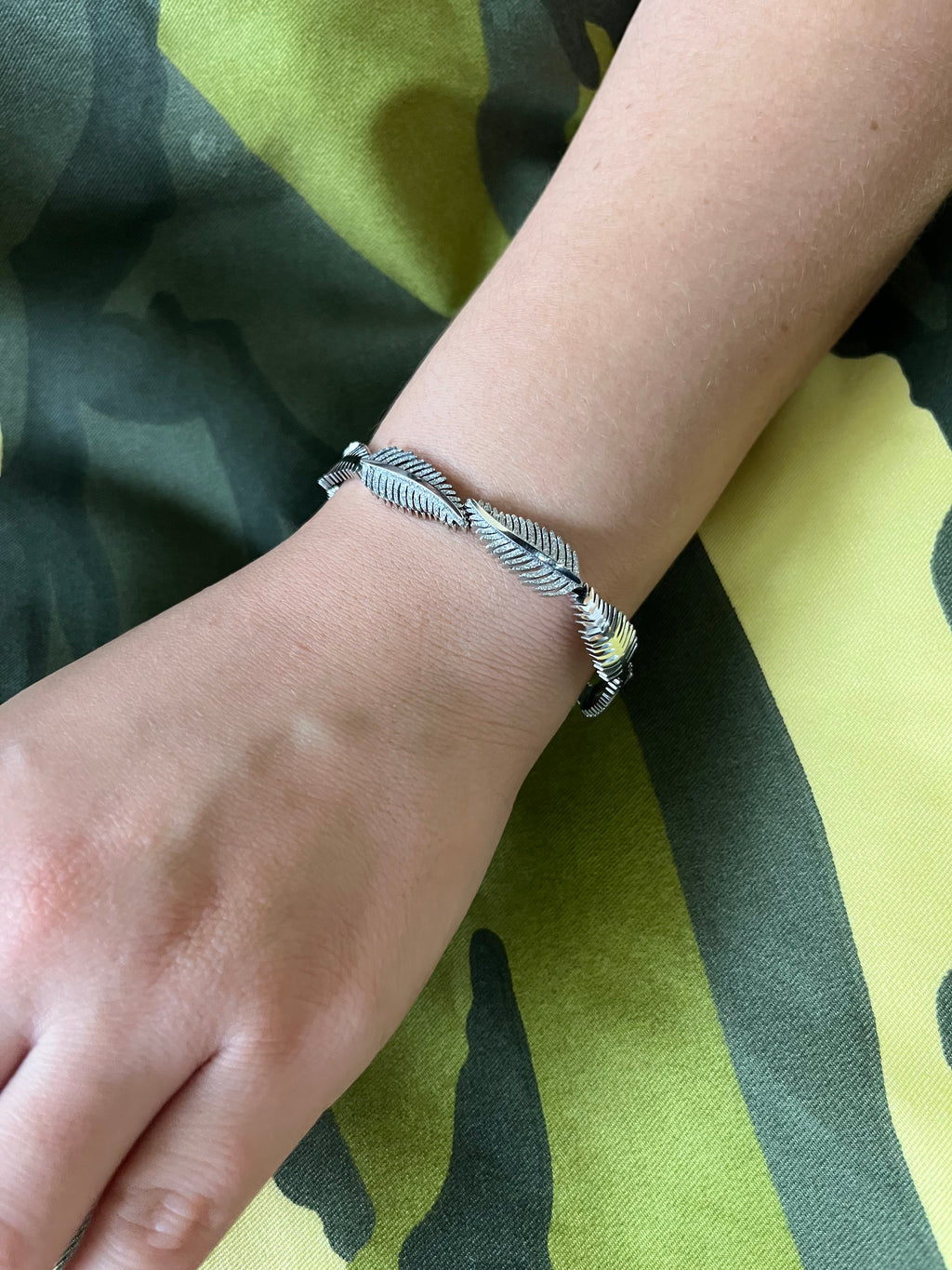 Stainless Steel Leaf Bracelet - SCBR2N6 - BUJIX