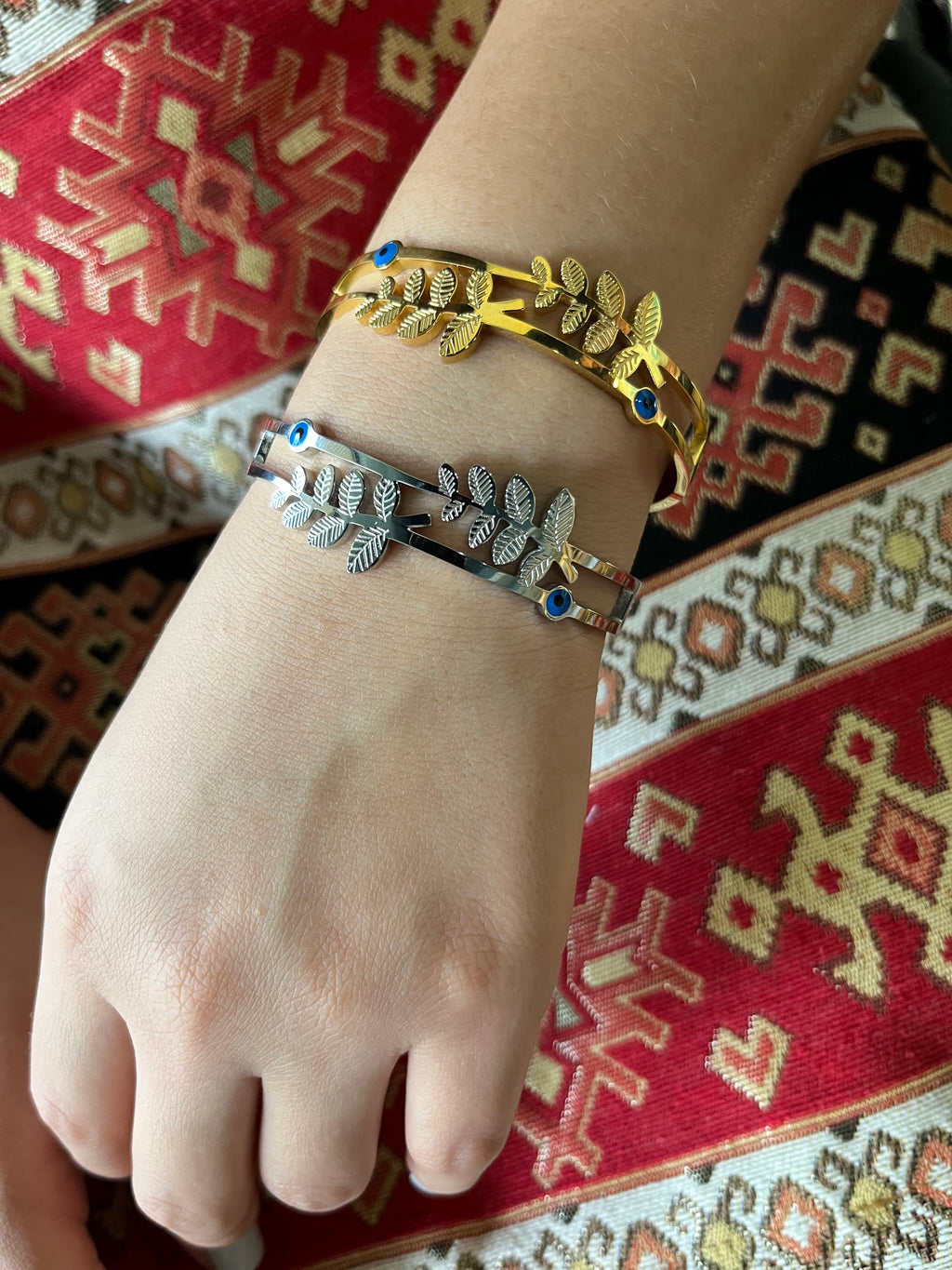 Stainless Steel Leaf Bracelet - SCBR2N11 - BUJIX