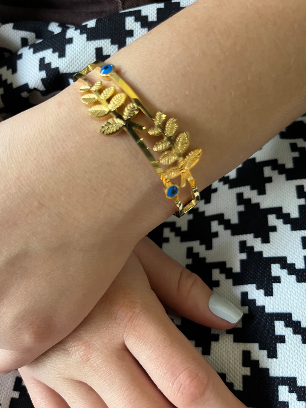 Stainless Steel Leaf Bracelet - SCBR2N11 - BUJIX