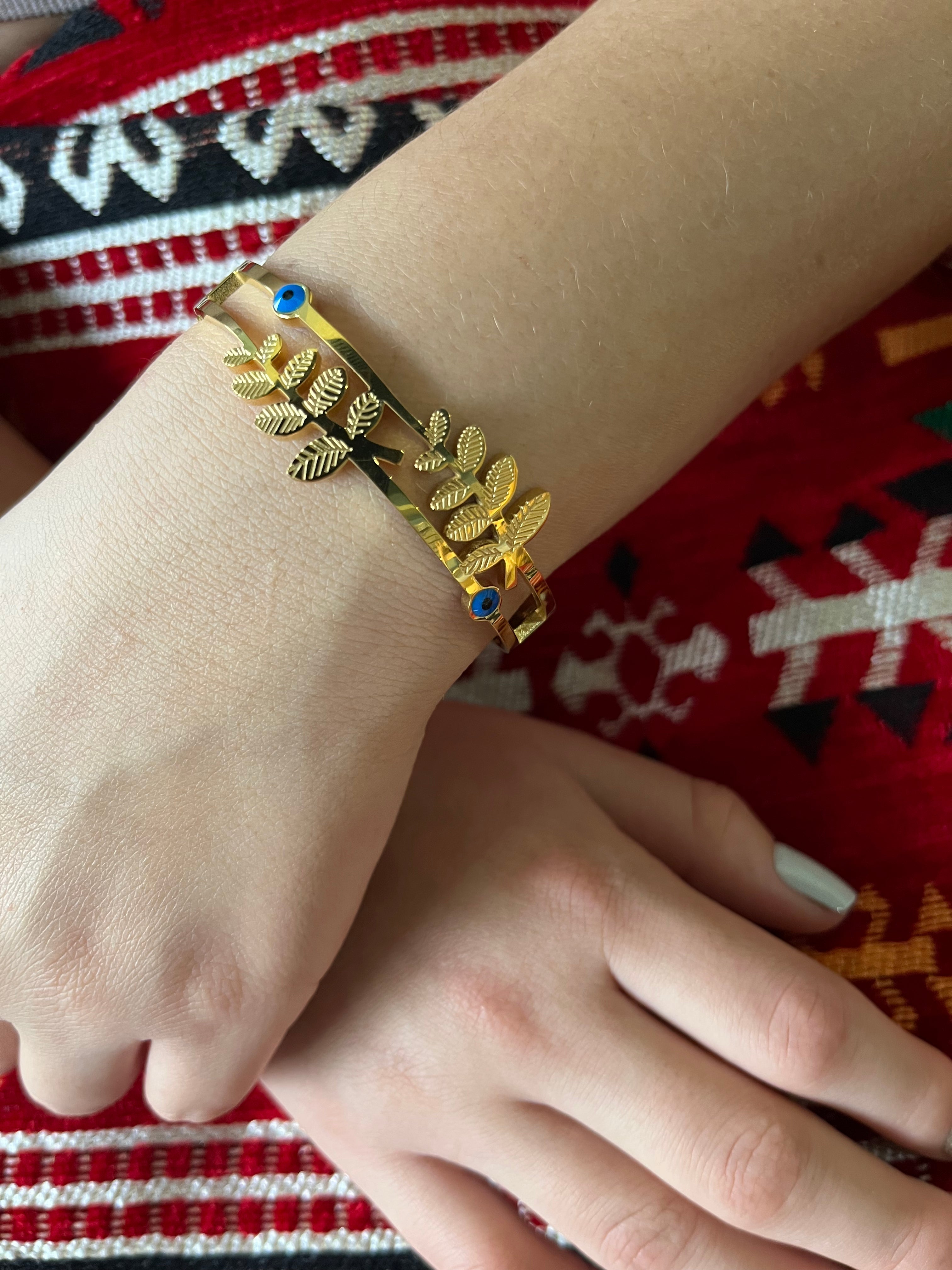 Stainless Steel Leaf Bracelet - SCBR2N11 - BUJIX