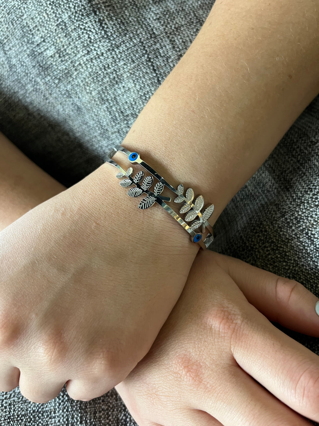 Stainless Steel Leaf Bracelet - SCBR2N11 - BUJIX