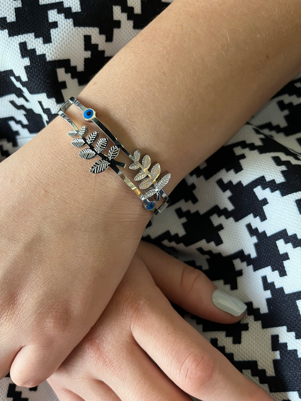 Stainless Steel Leaf Bracelet - SCBR2N11 - BUJIX