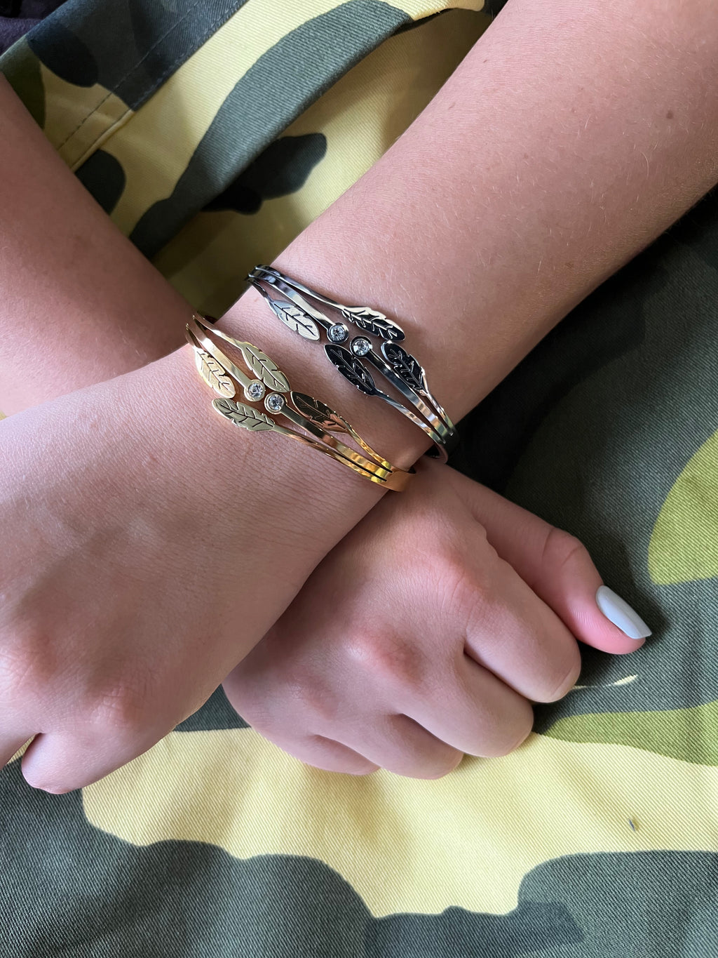 Stainless Steel Leaf Bracelet with Zircon Ornaments - SCBR3N04 - BUJIX