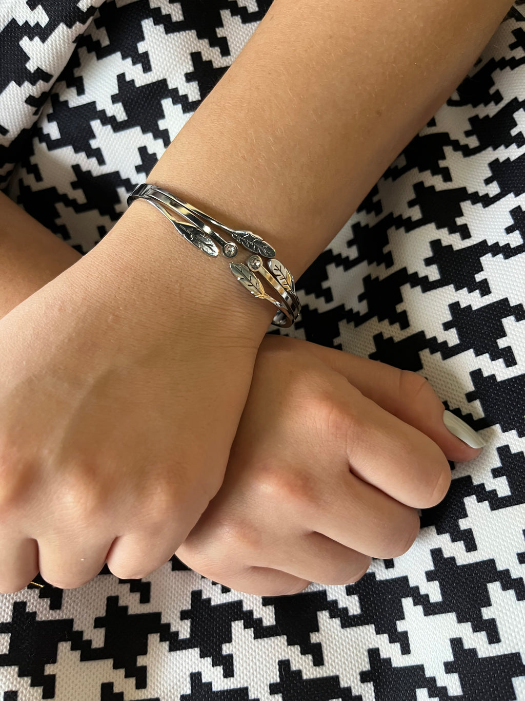 Stainless Steel Leaf Bracelet with Zircon Ornaments - SCBR3N04 - BUJIX