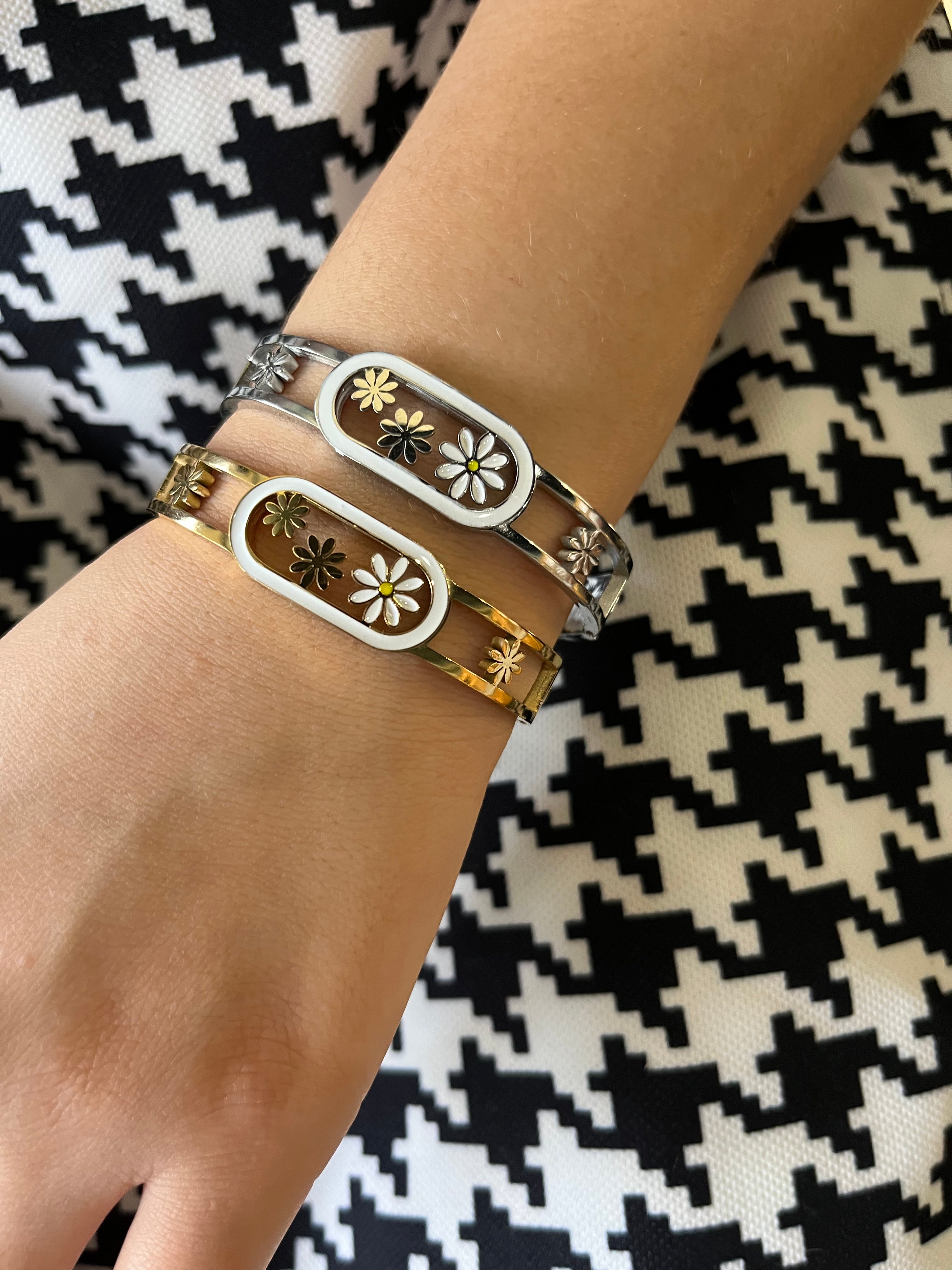 Stainless Steel Daisy Bracelet - SCBR3N08 - BUJIX