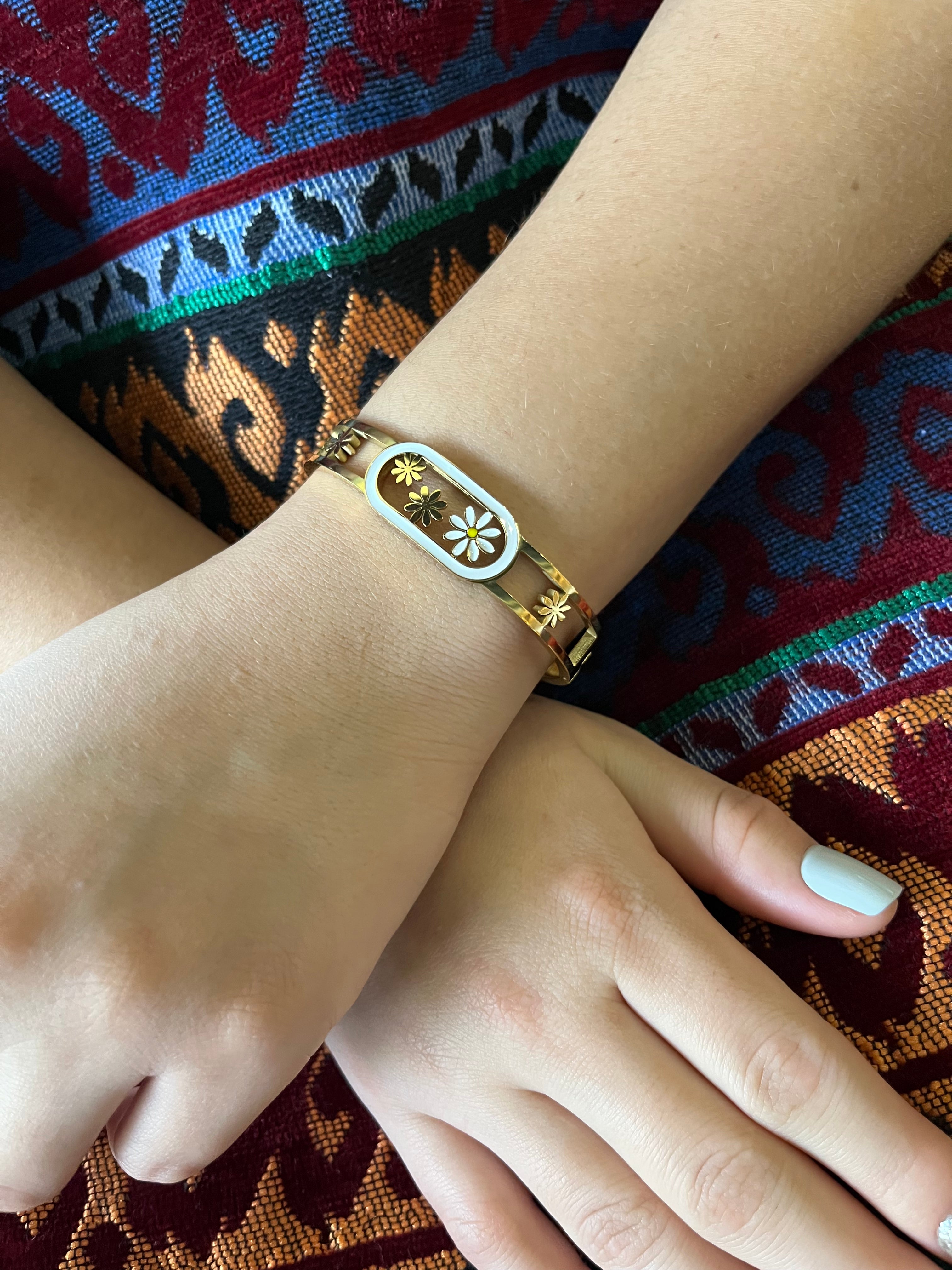 Stainless Steel Daisy Bracelet - SCBR3N08 - BUJIX