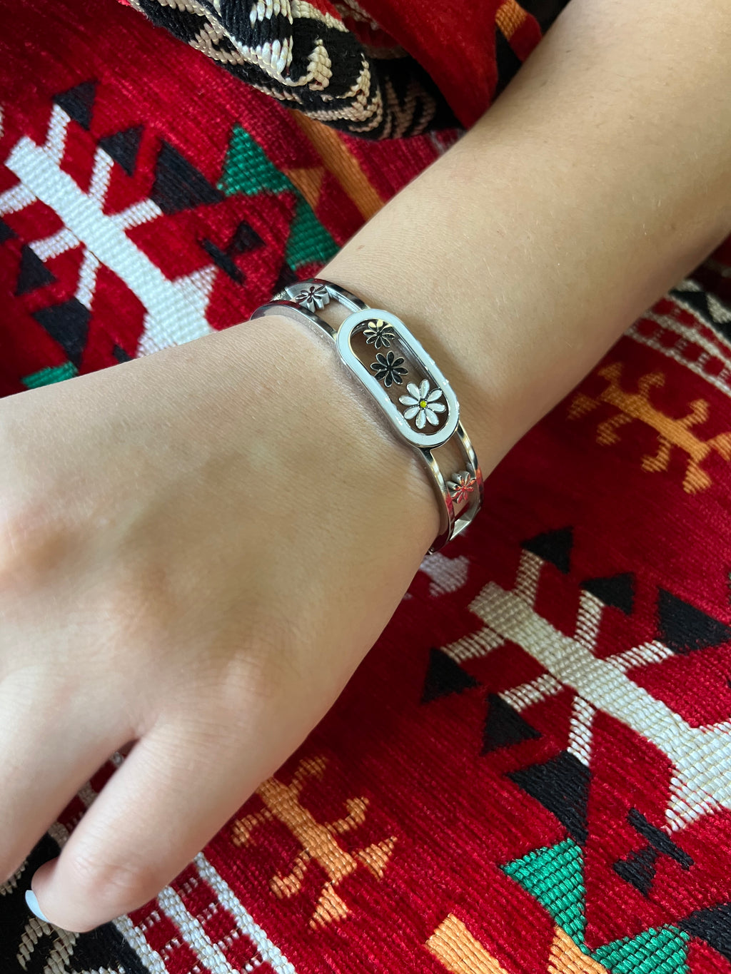 Stainless Steel Daisy Bracelet - SCBR3N08 - BUJIX