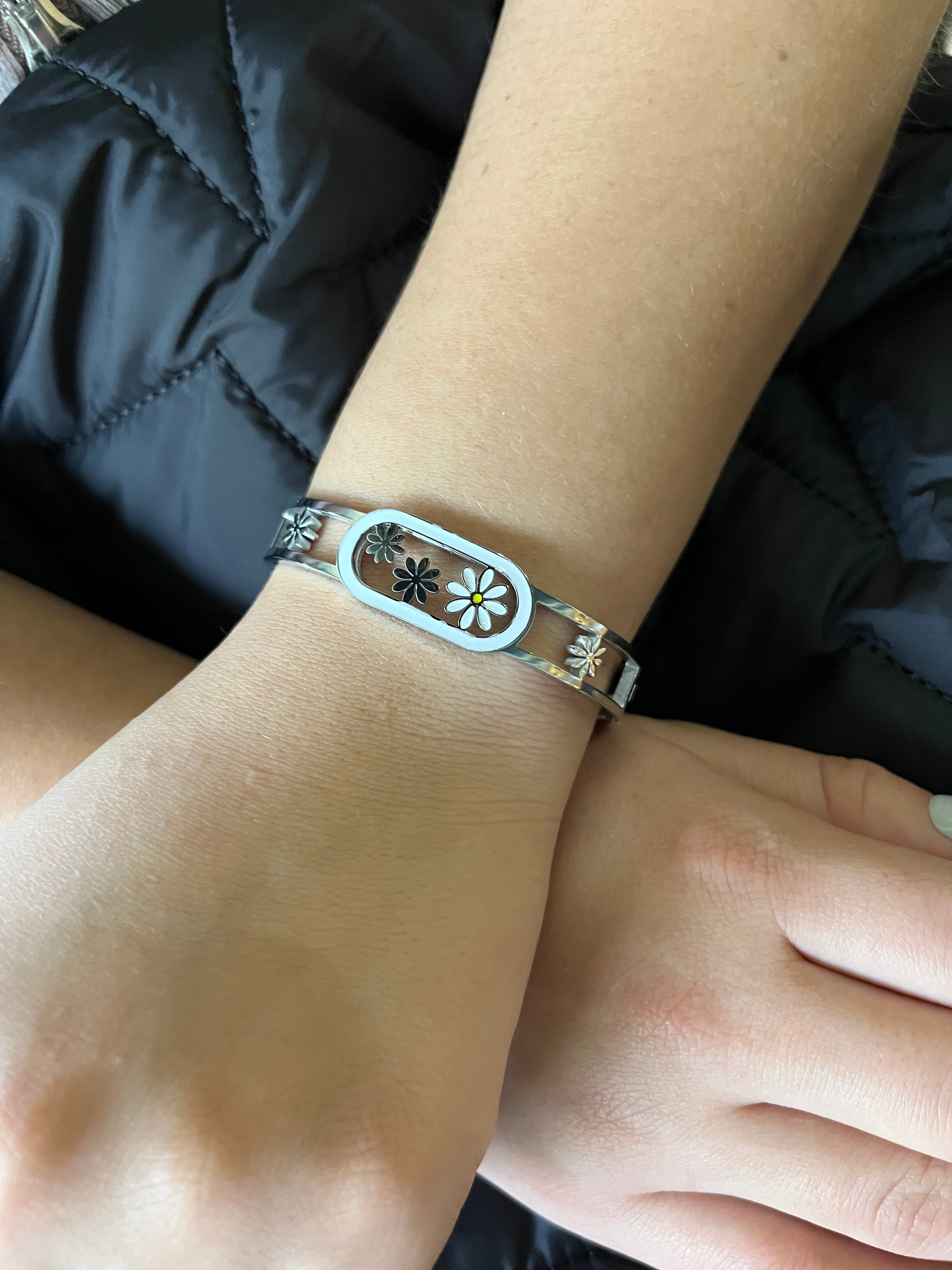 Stainless Steel Daisy Bracelet - SCBR3N08 - BUJIX