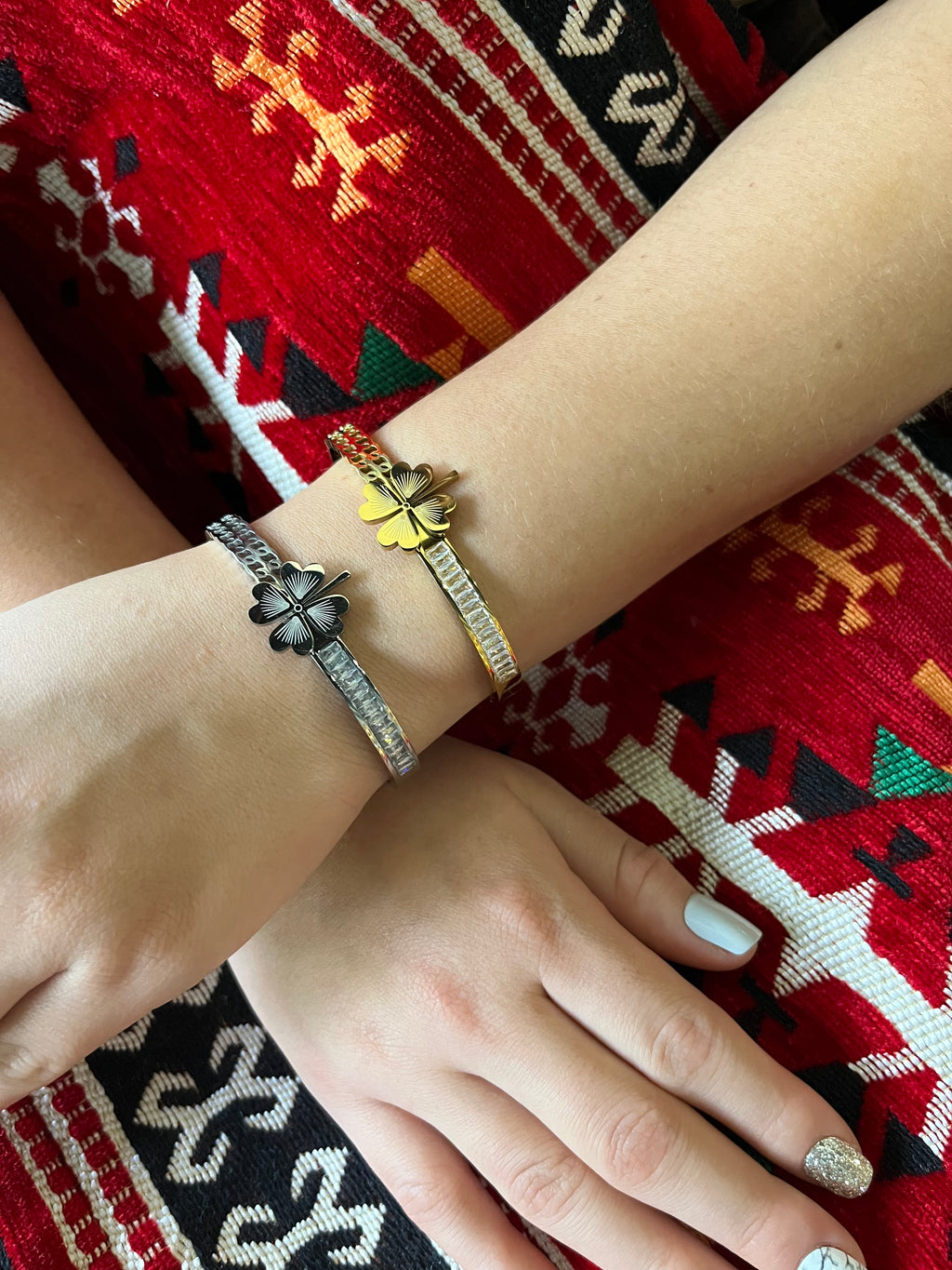 Stainless Steel Clover Bracelet - SCBR3N09 - BUJIX