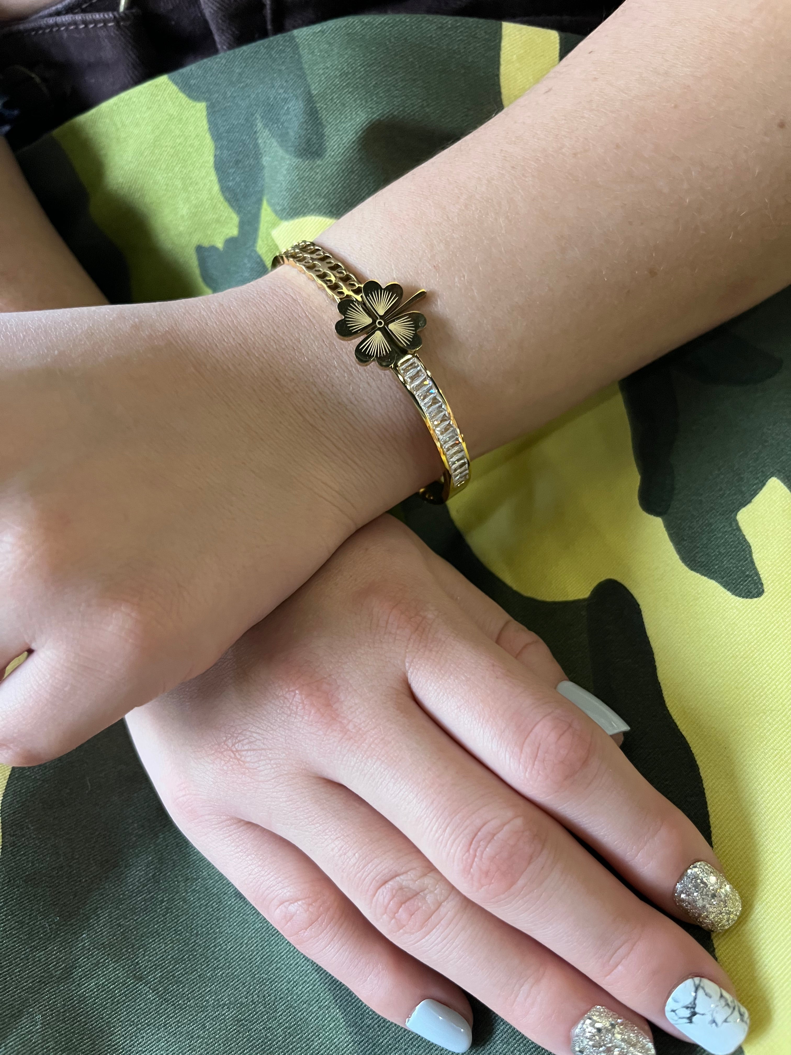 Stainless Steel Clover Bracelet - SCBR3N09 - BUJIX