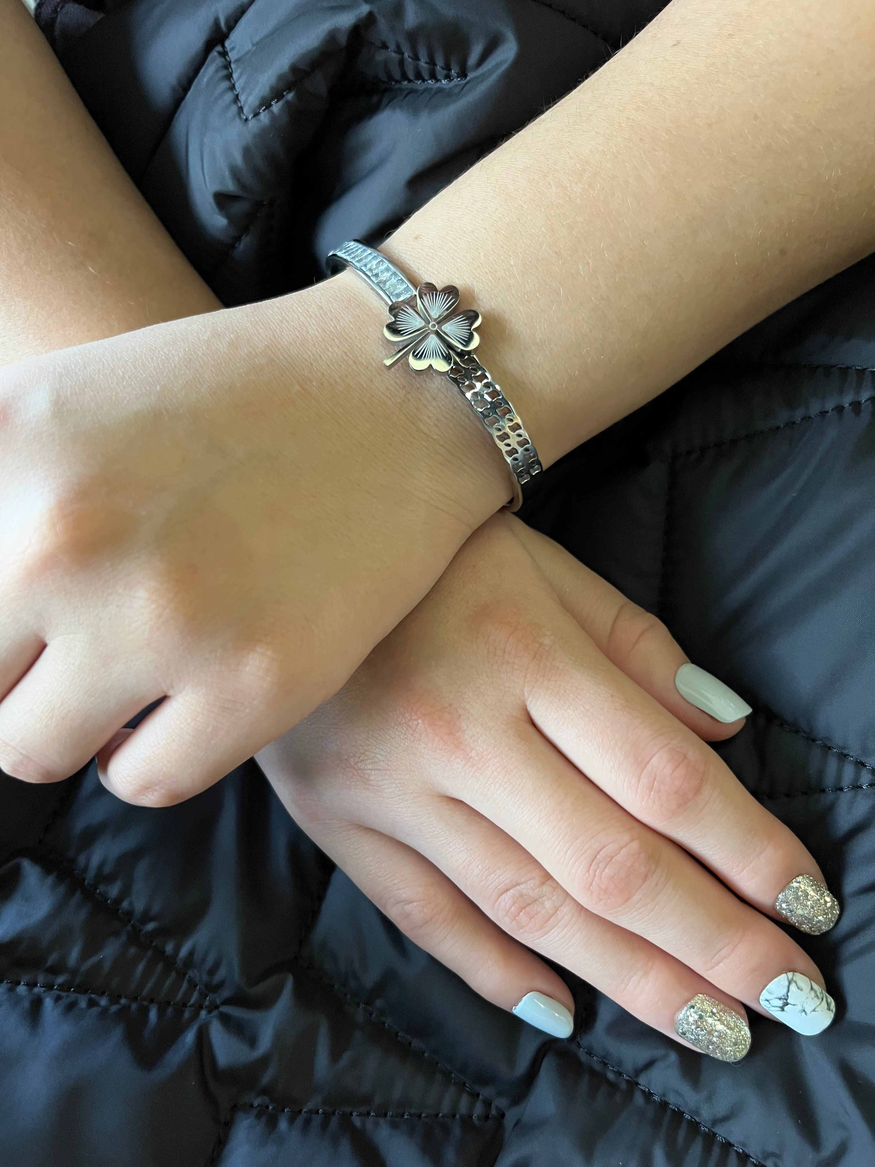 Stainless Steel Clover Bracelet - SCBR3N09 - BUJIX