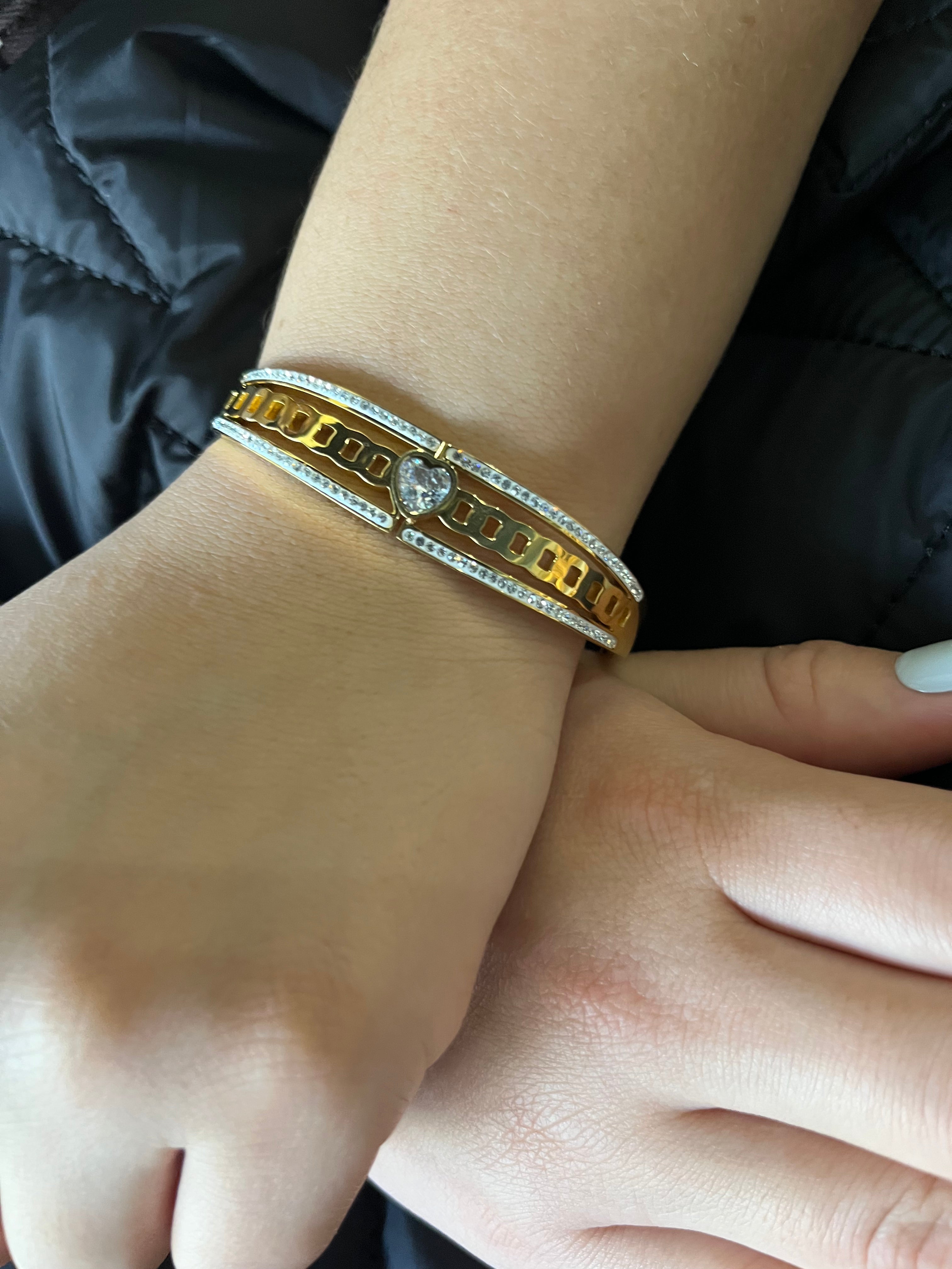 Stainless Steel Heart Bracelet - SCBR3N10 - BUJIX