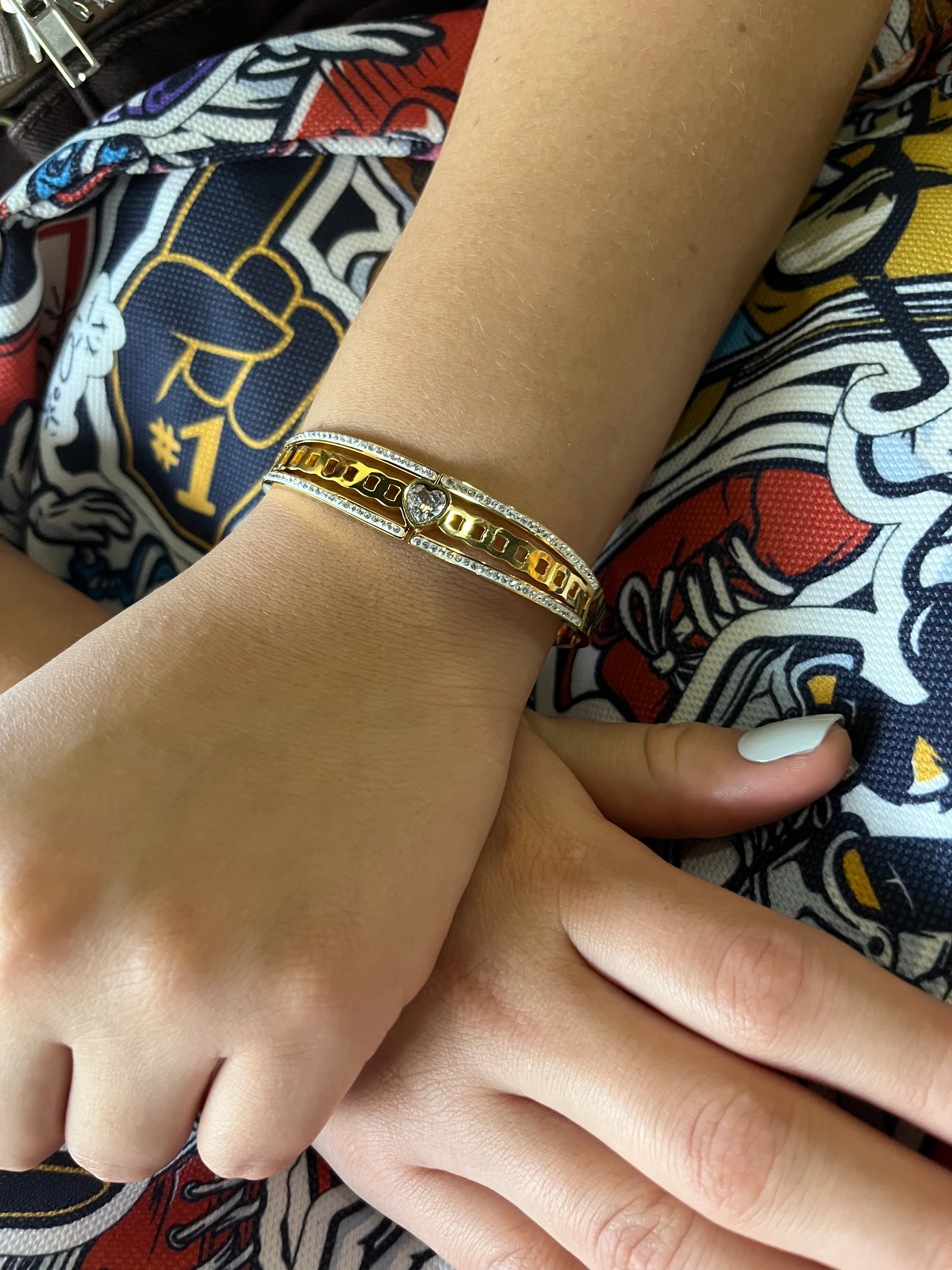 Stainless Steel Heart Bracelet - SCBR3N10 - BUJIX