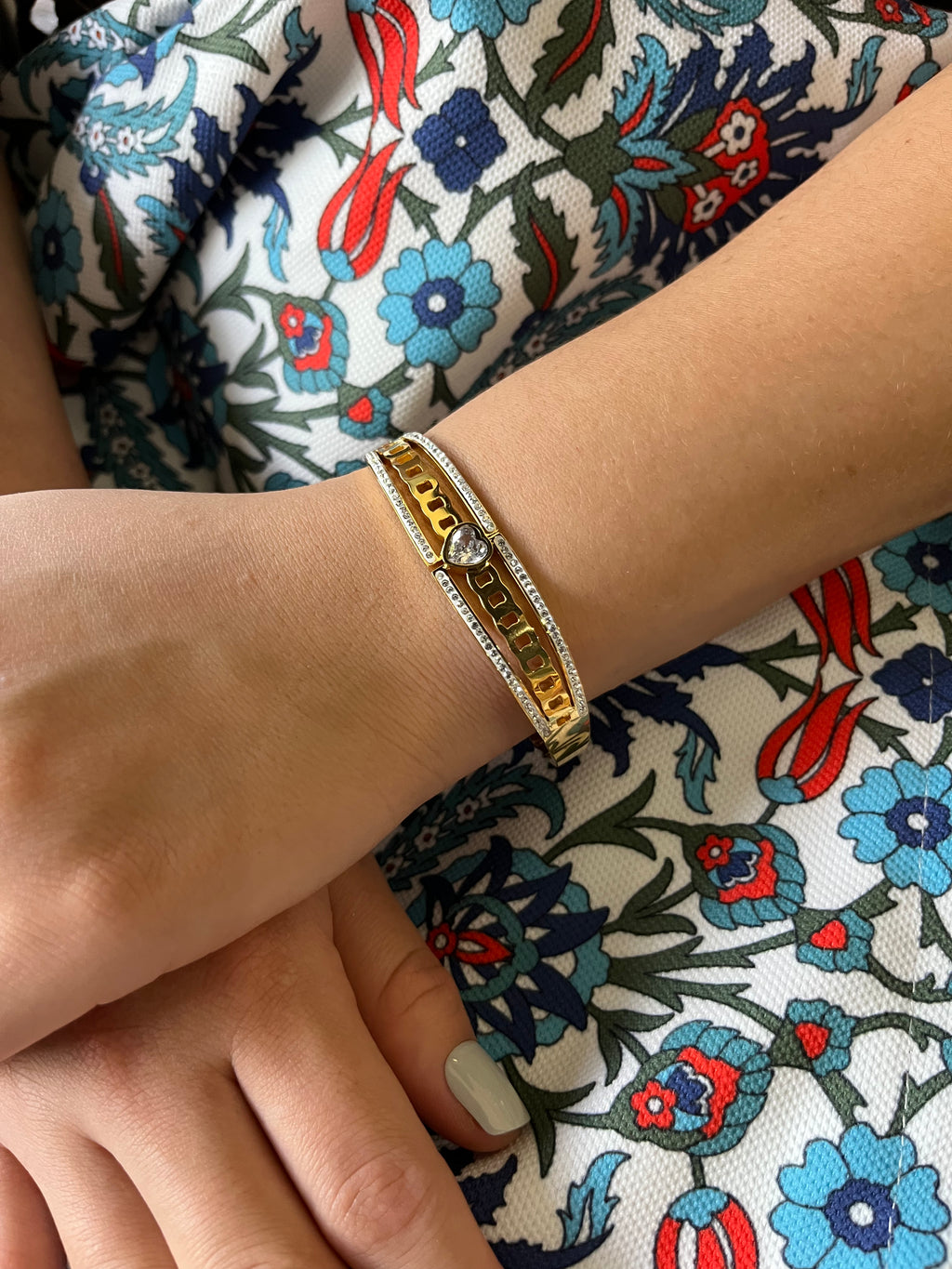 Stainless Steel Heart Bracelet - SCBR3N10 - BUJIX