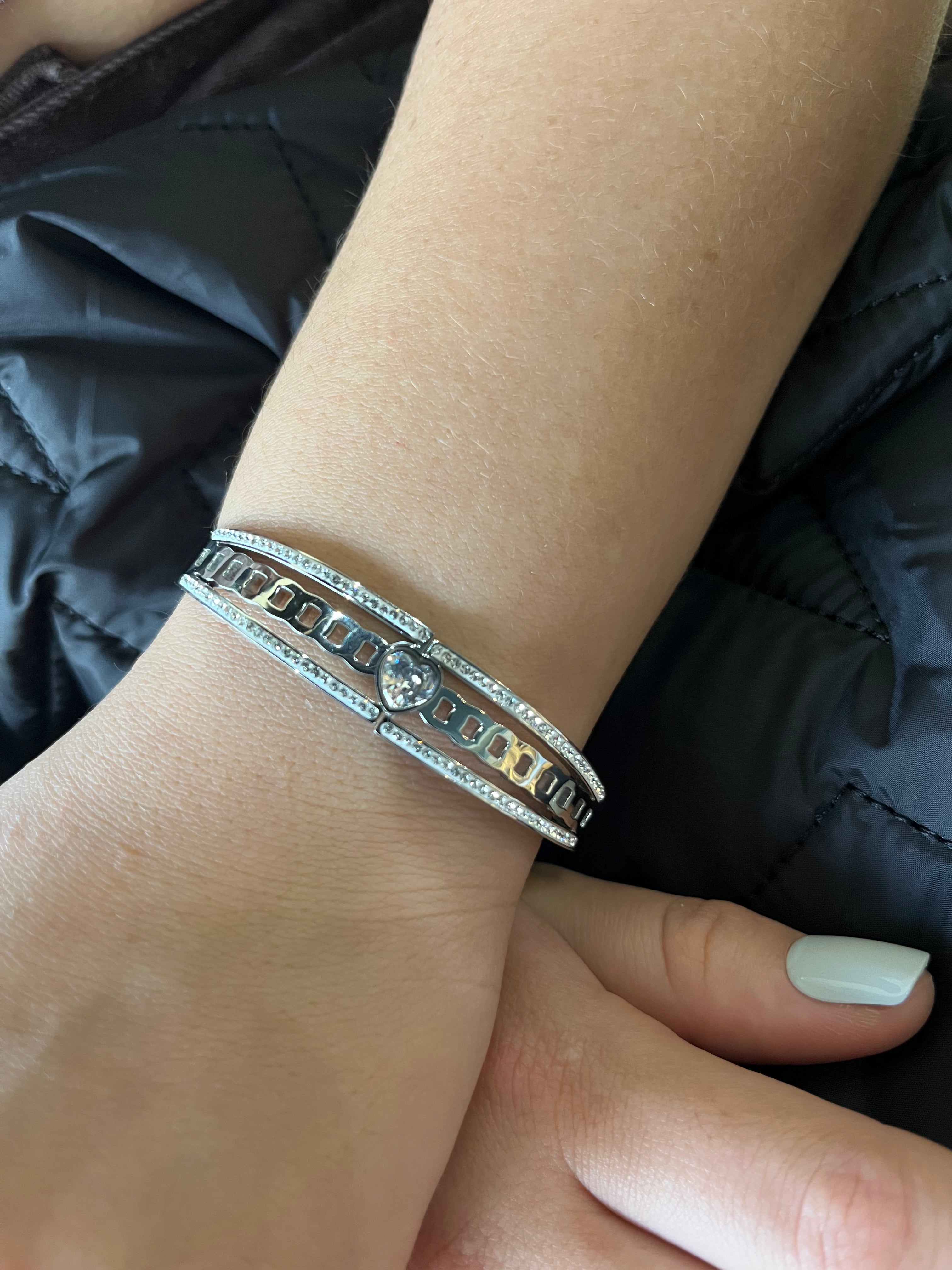 Stainless Steel Heart Bracelet - SCBR3N10 - BUJIX