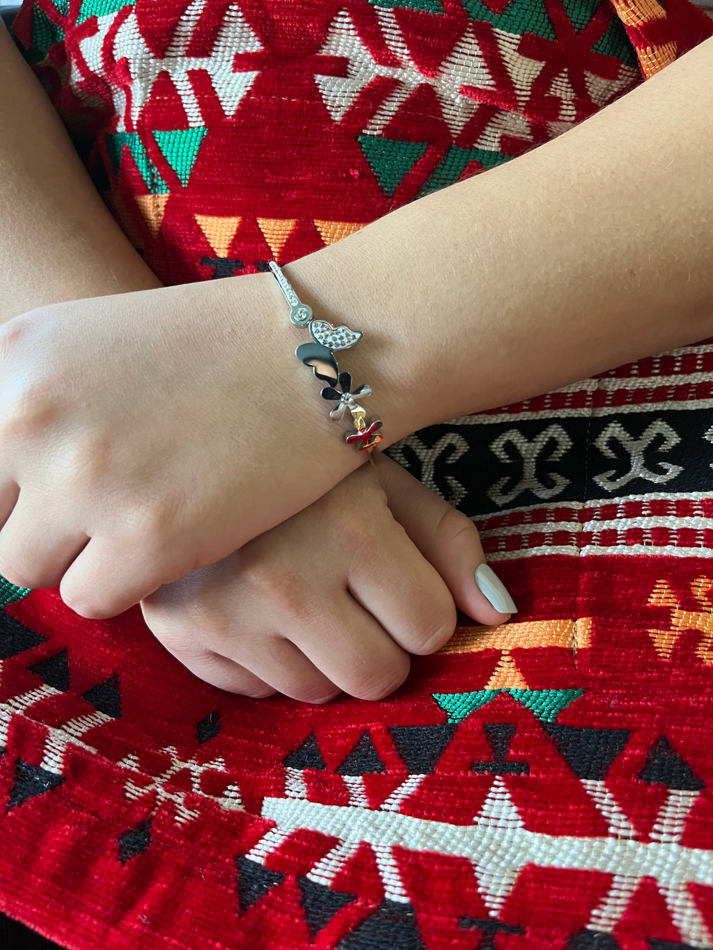 Stainless Steel Zircon Decorated Daisy Bracelet - SCBR4N06 - BUJIX