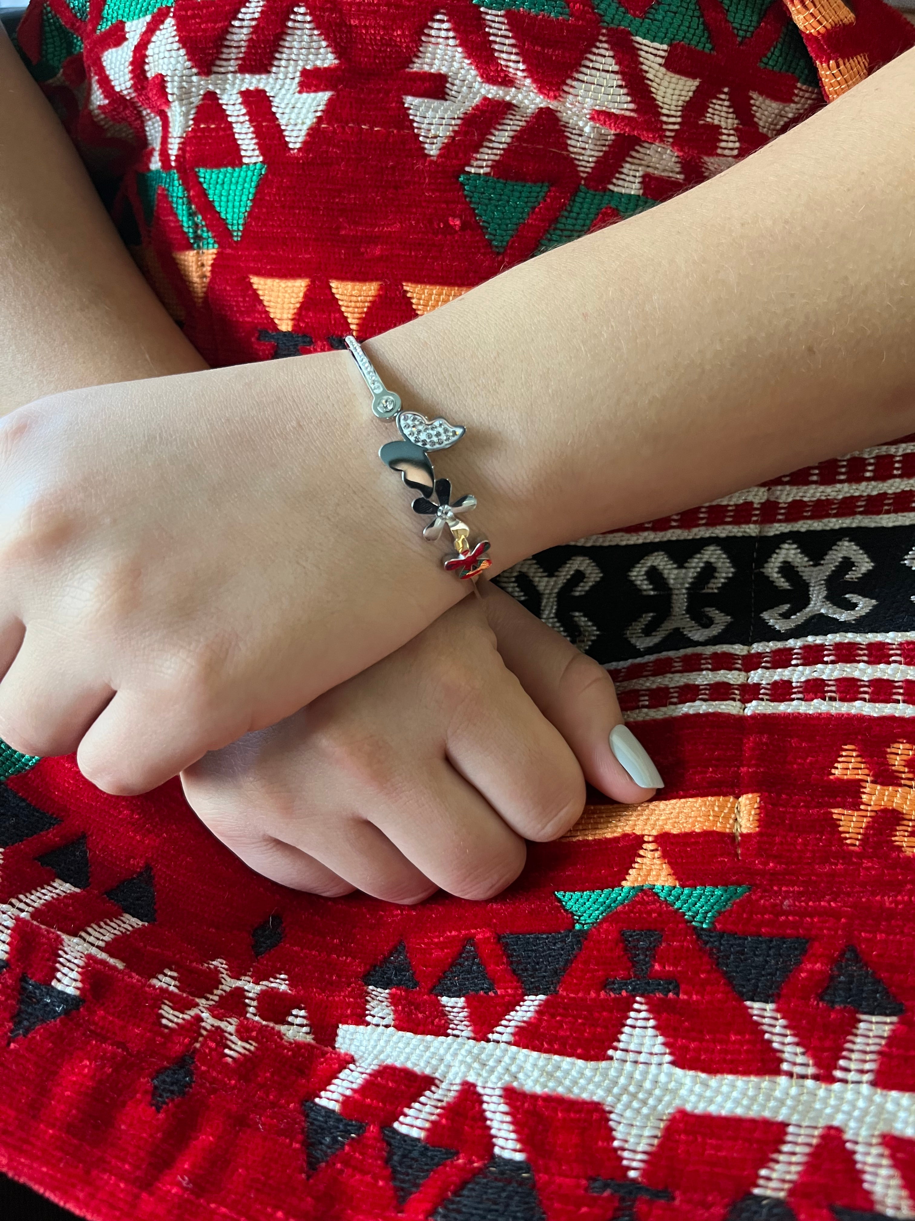 Stainless Steel Zircon Decorated Daisy Bracelet - SCBR4N06 - BUJIX