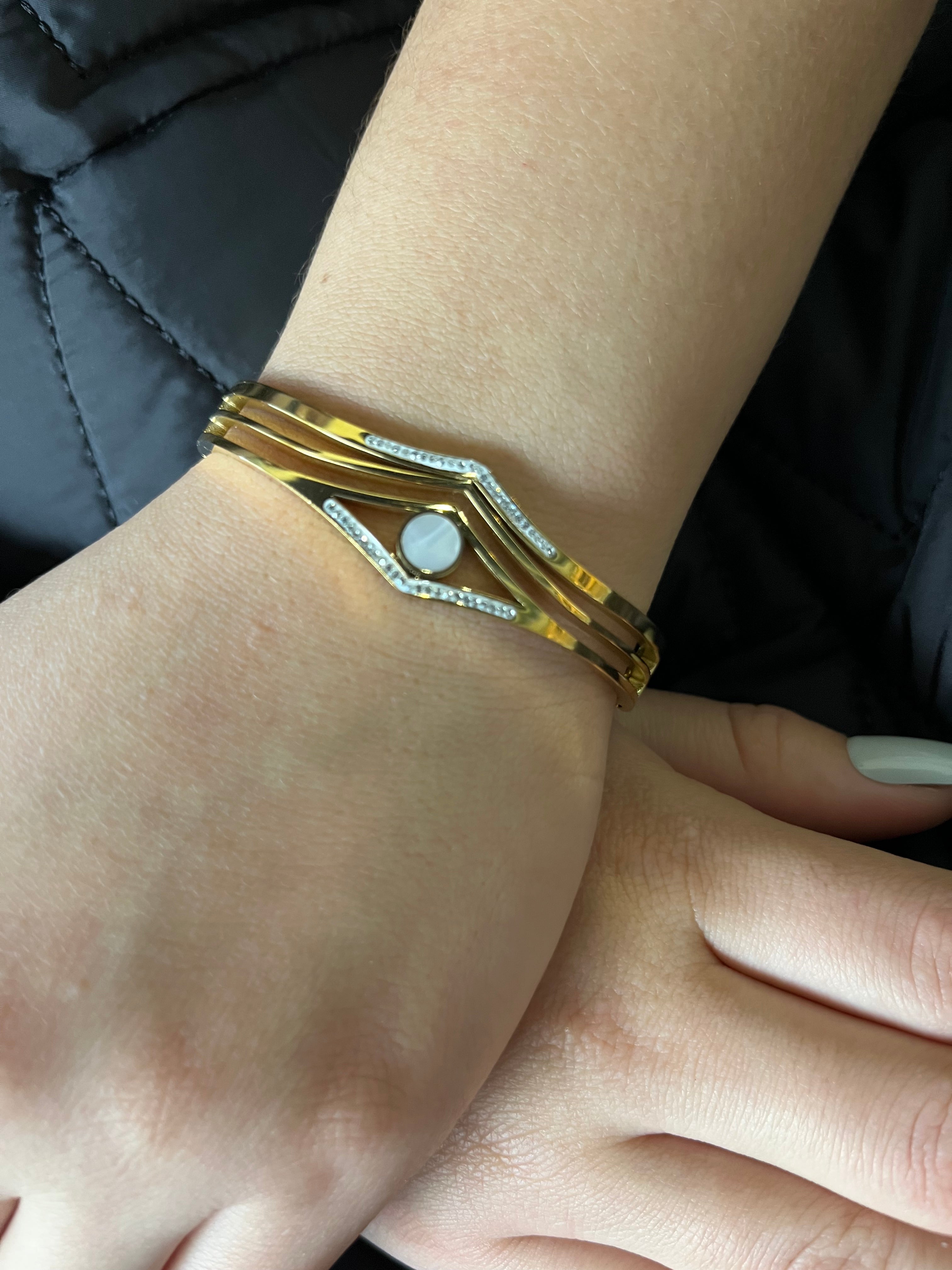 Stainless Steel Bracelet with Pearl Stone - SCBR5N10 - BUJIX