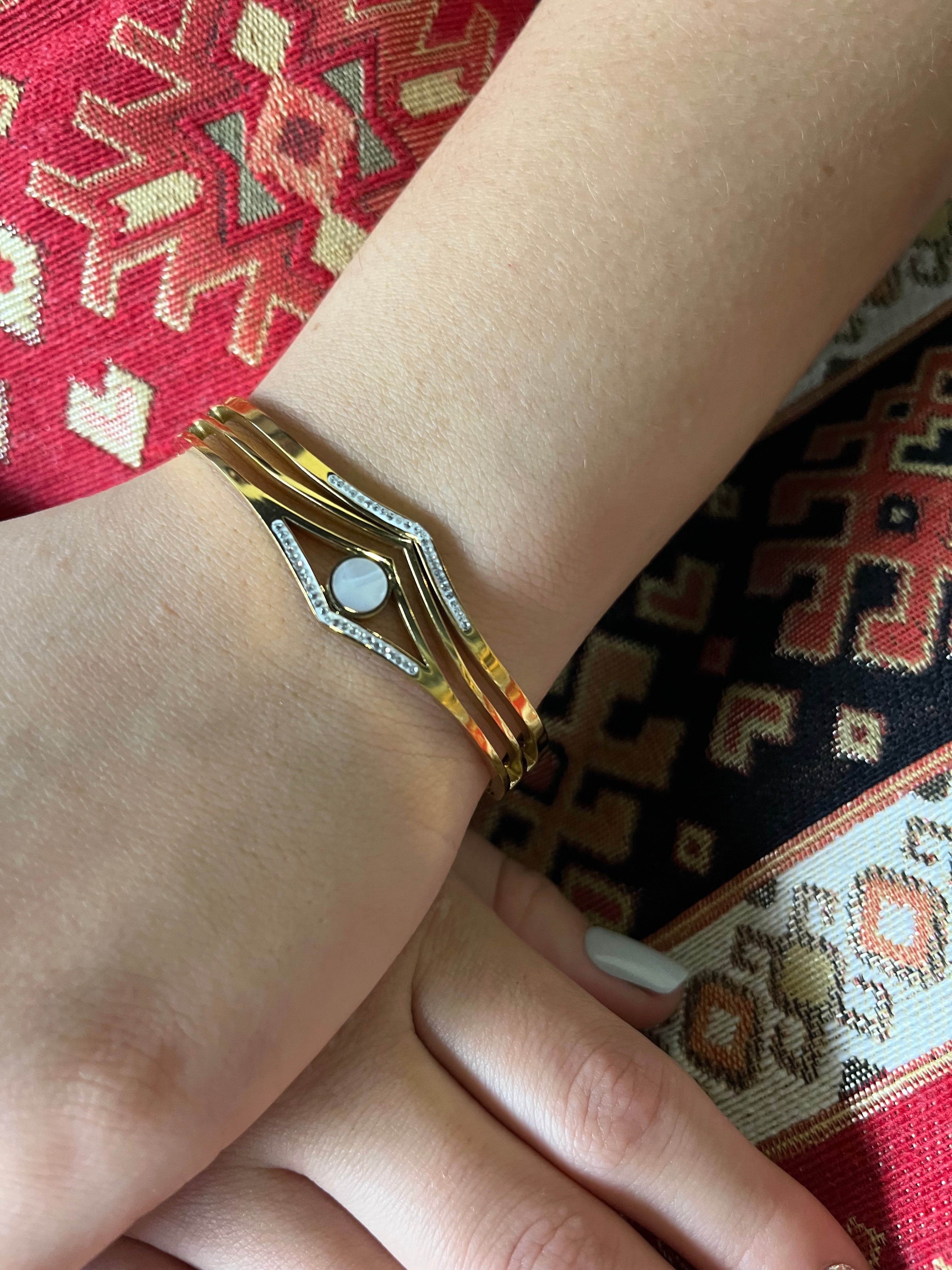 Stainless Steel Bracelet with Pearl Stone - SCBR5N10 - BUJIX