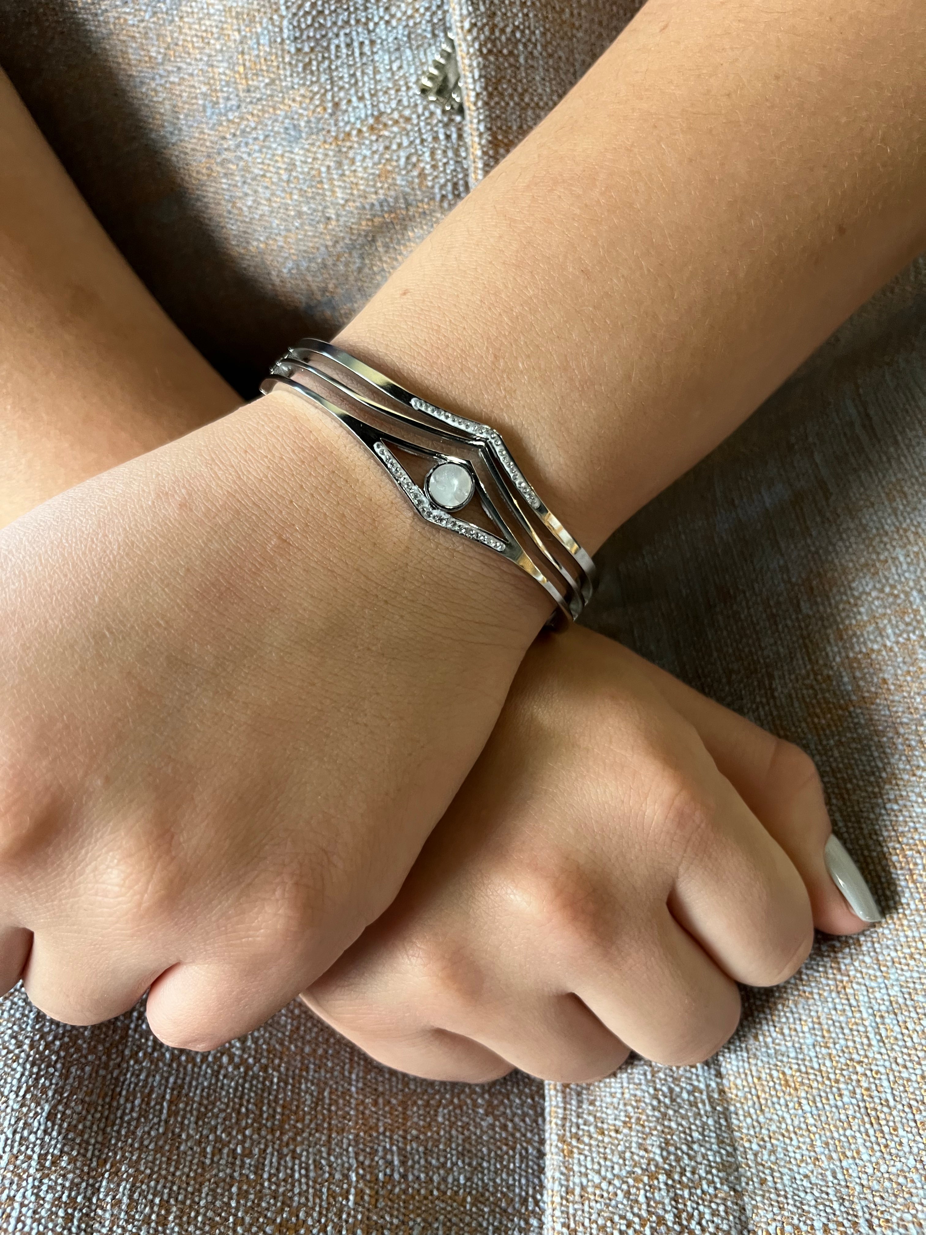 Stainless Steel Bracelet with Pearl Stone - SCBR5N10 - BUJIX