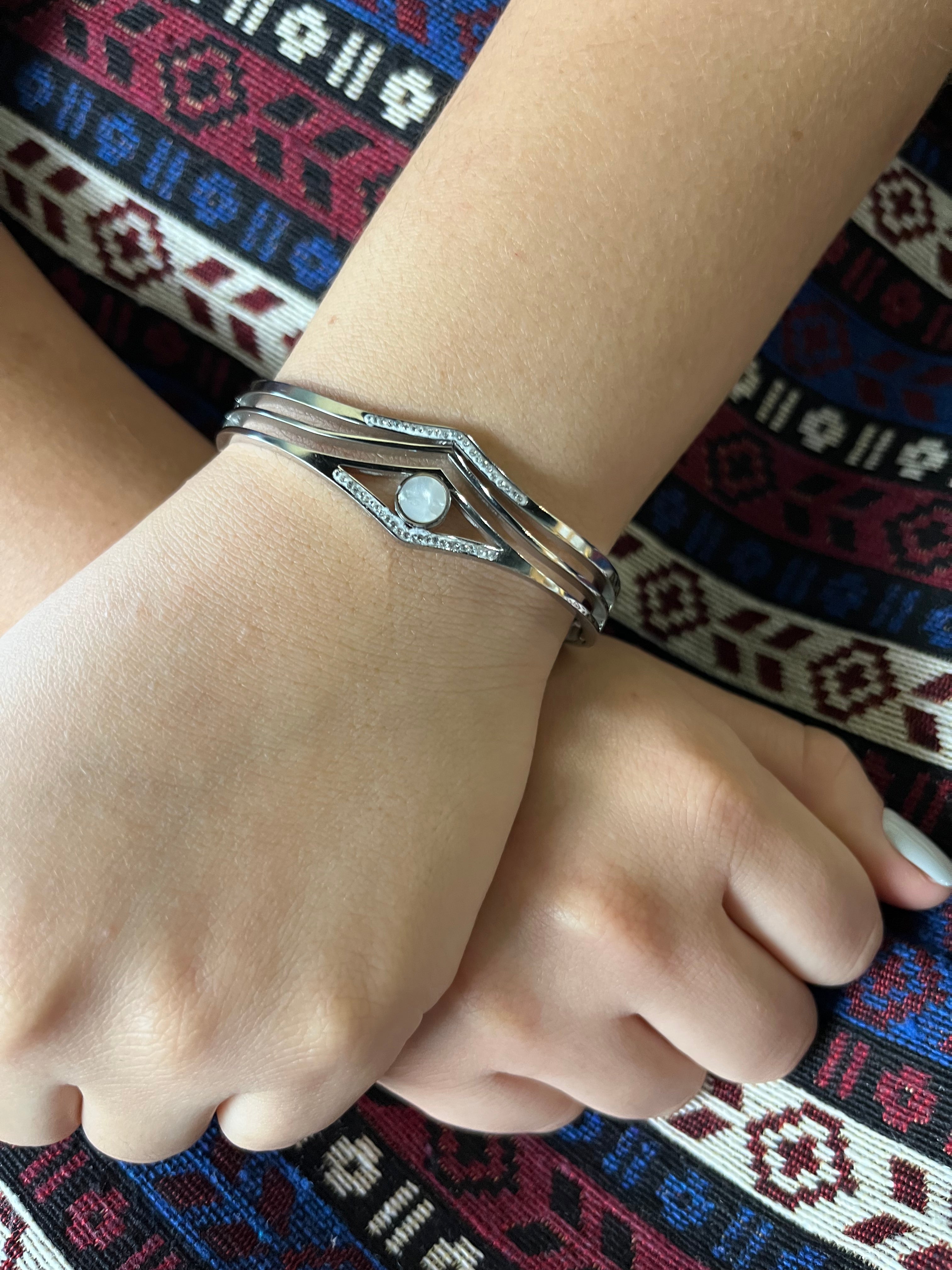 Stainless Steel Bracelet with Pearl Stone - SCBR5N10 - BUJIX