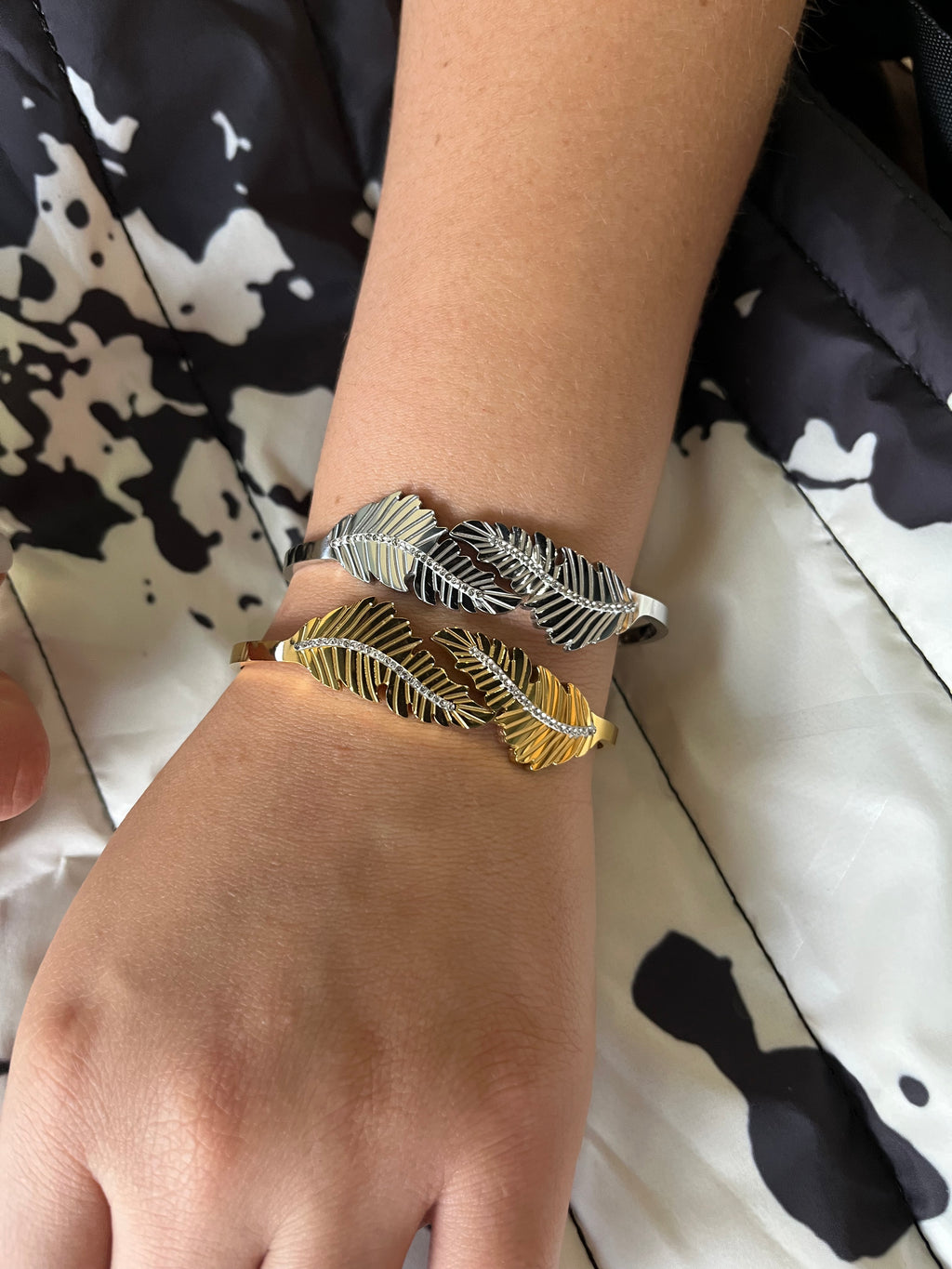 Stainless Steel Leaf Bracelet - SCBR6N06 - BUJIX