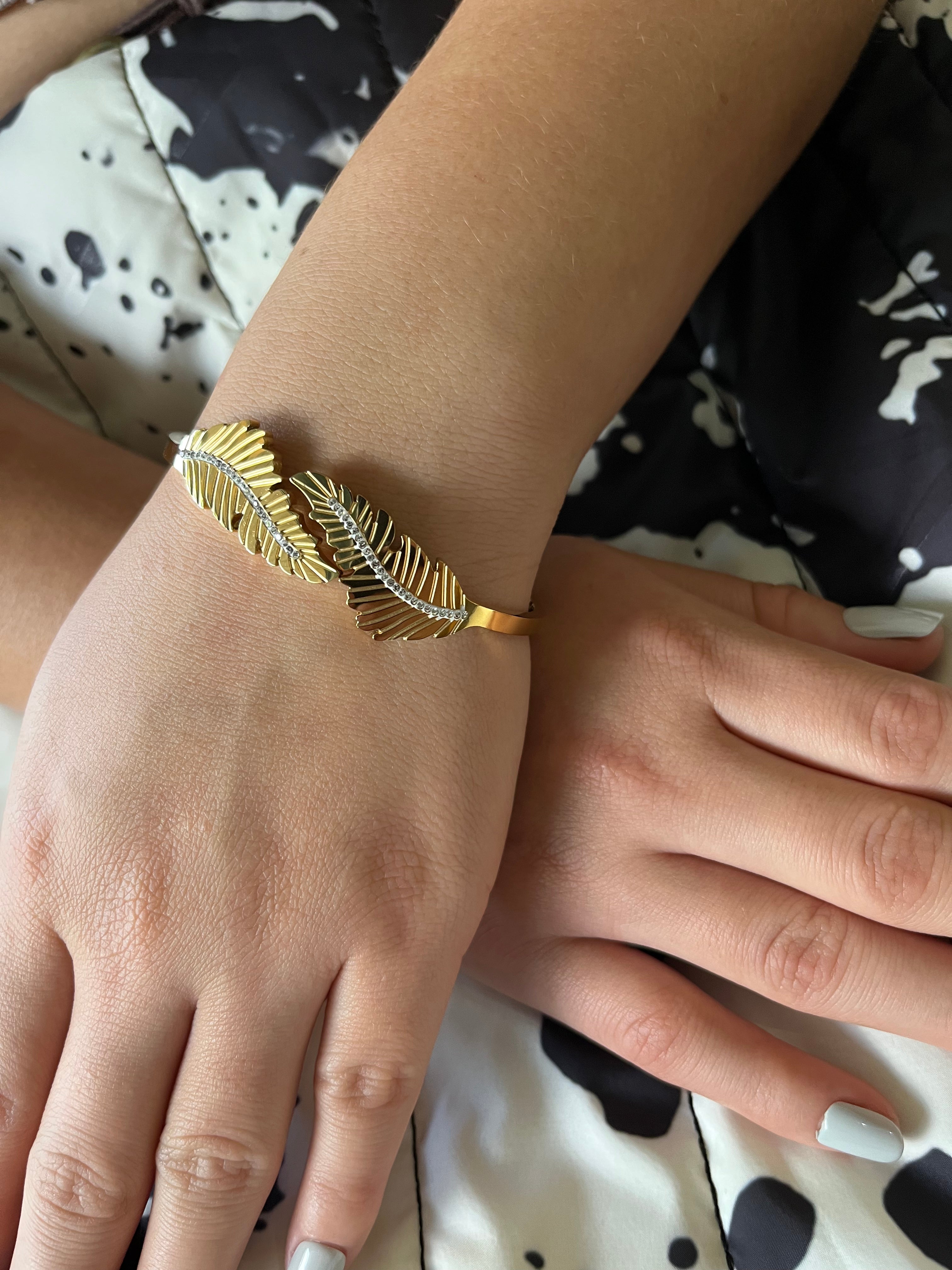 Stainless Steel Leaf Bracelet - SCBR6N06 - BUJIX