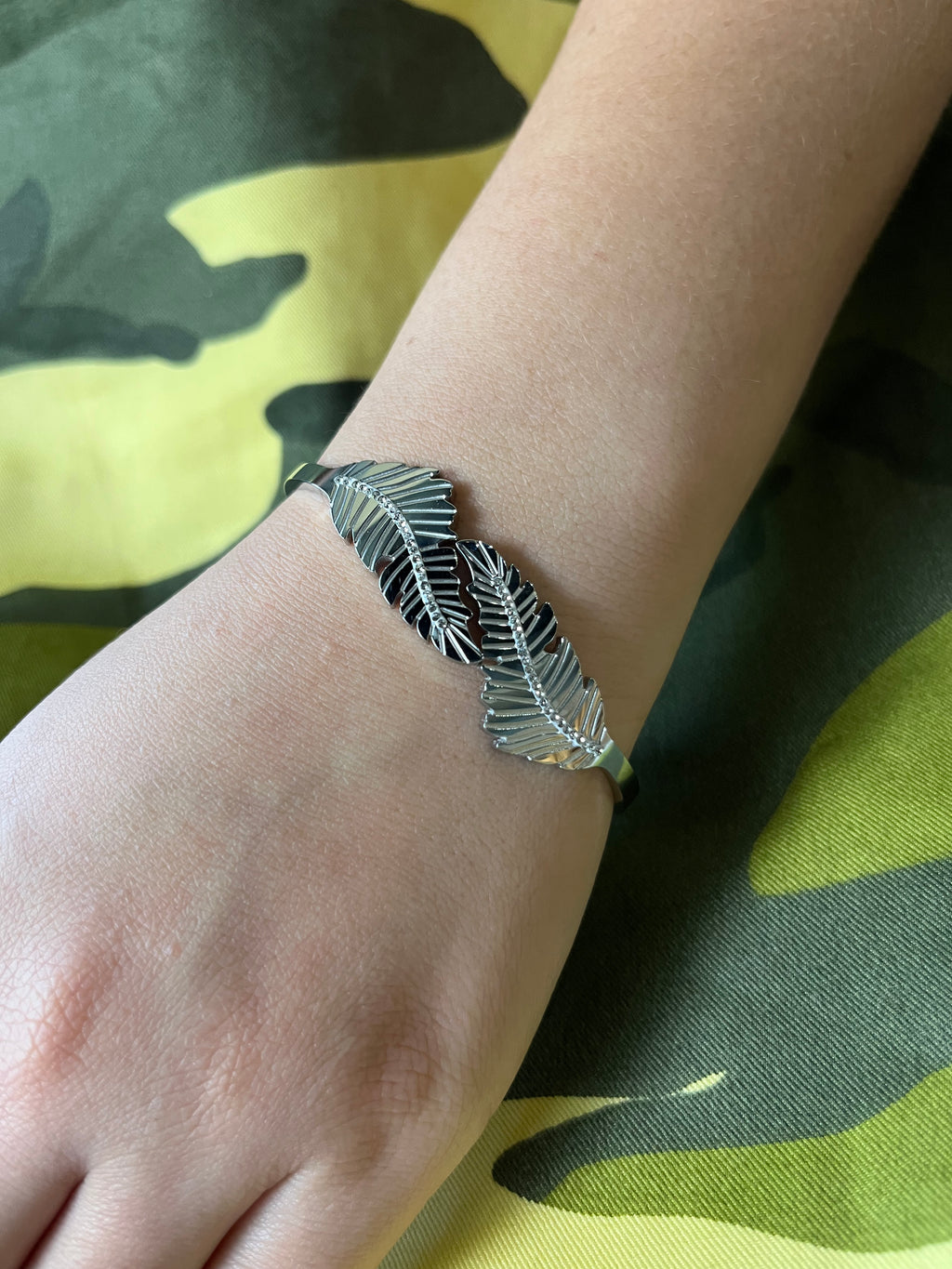 Stainless Steel Leaf Bracelet - SCBR6N06 - BUJIX