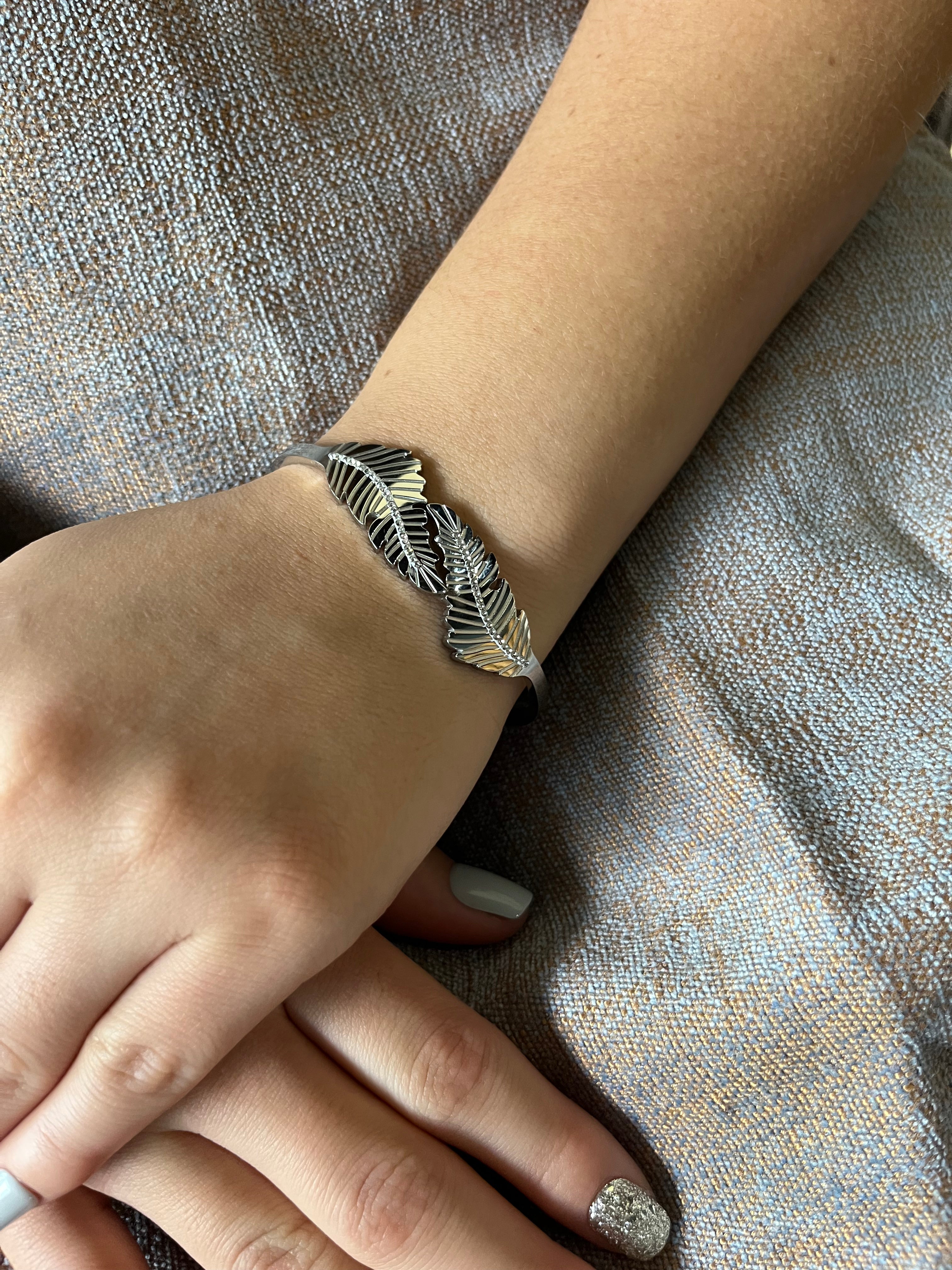 Stainless Steel Leaf Bracelet - SCBR6N06 - BUJIX