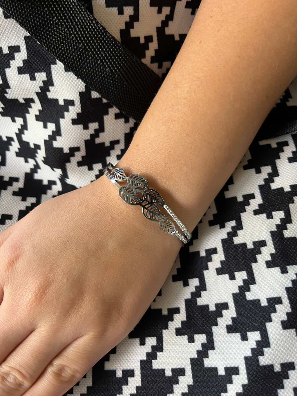 Stainless Steel Leaf Bracelet - SCBR6N08 - BUJIX