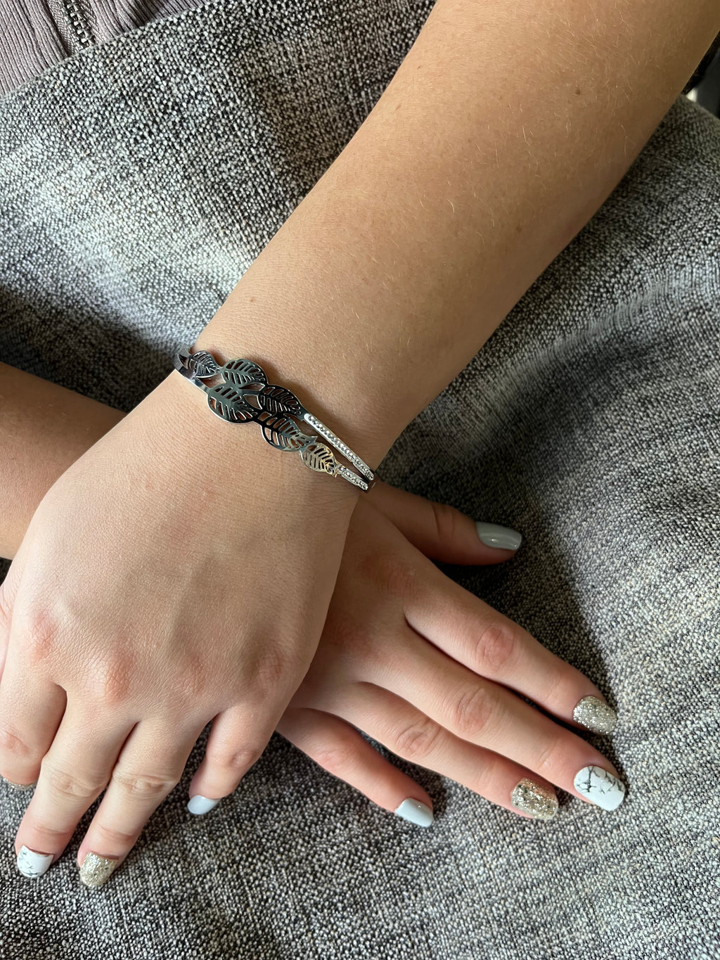 Stainless Steel Leaf Bracelet - SCBR6N08 - BUJIX