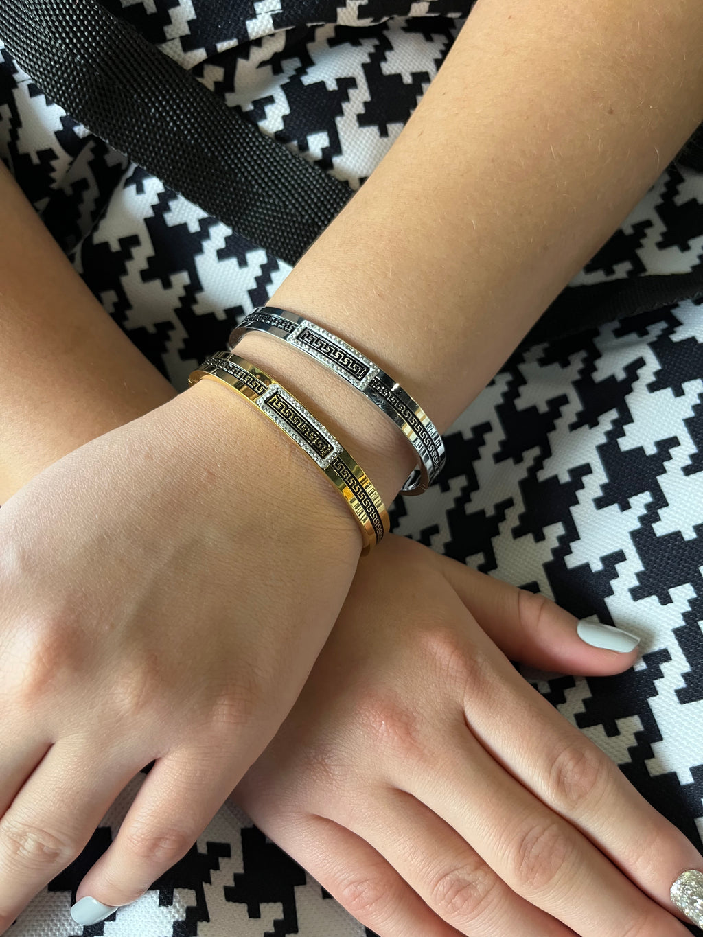 Stainless Steel Bangle Bracelet - SCBR6N09 - BUJIX