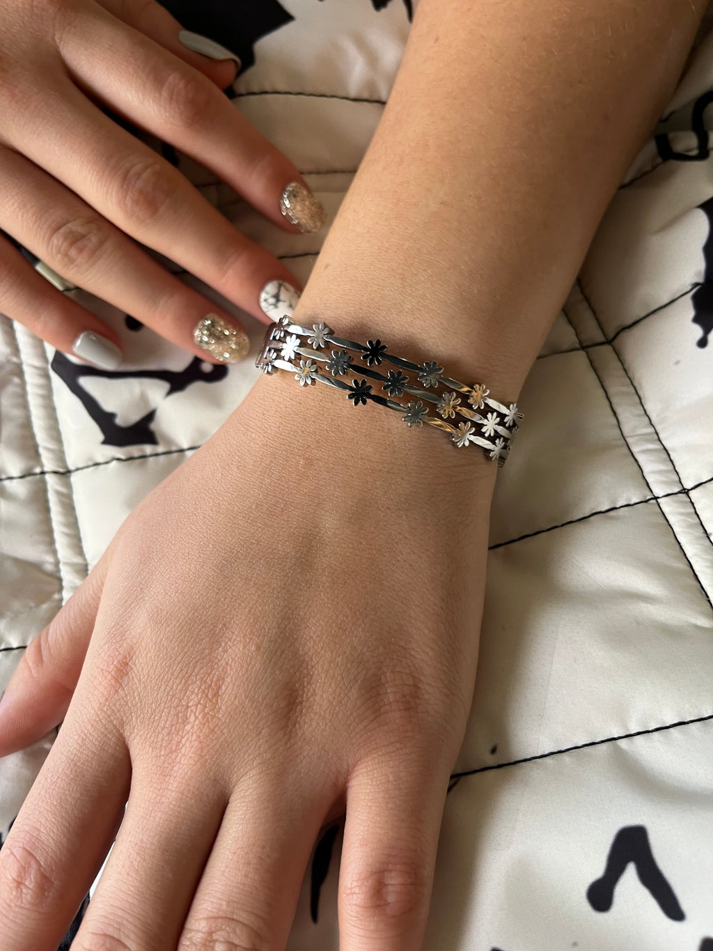 Stainless Steel Flower Bracelet - SCBR7N01 - BUJIX