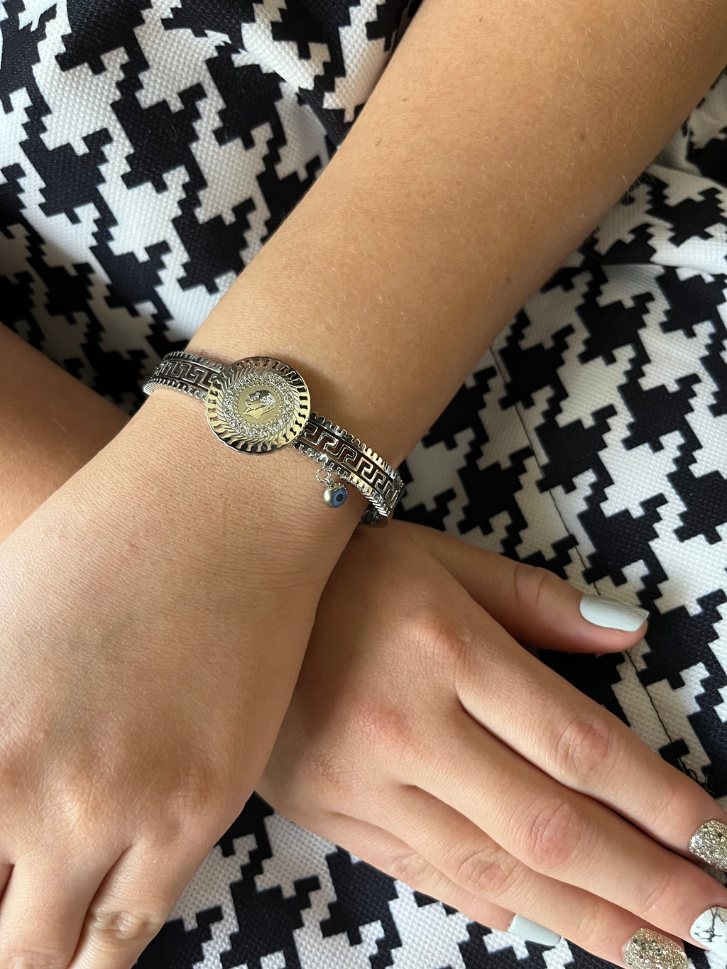 Stainless Steel Bangle Bracelet - SCBR7N04 - BUJIX