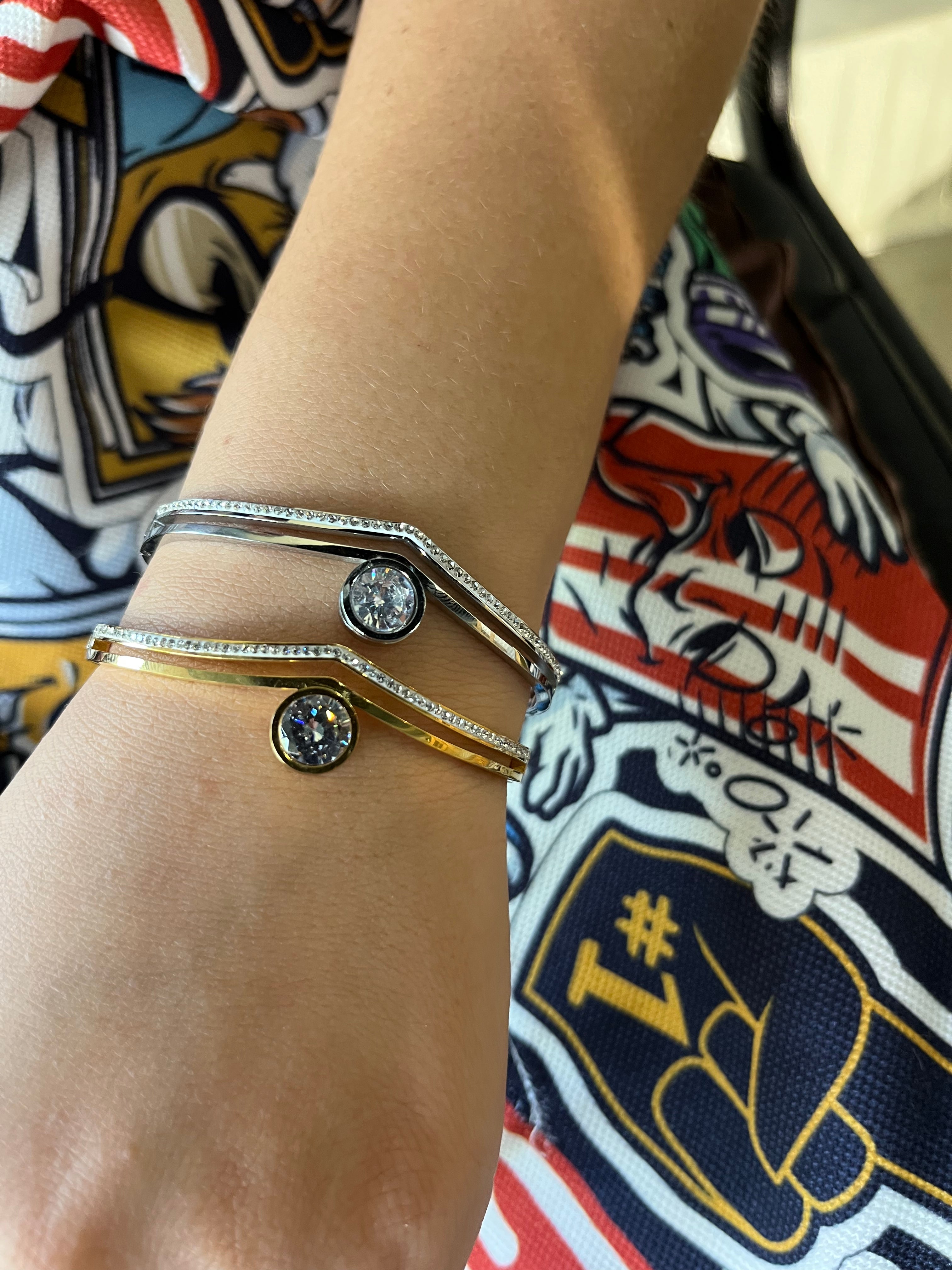 Stainless Steel Paved Zircon Bangle Bracelet - SCBR7N05 - BUJIX