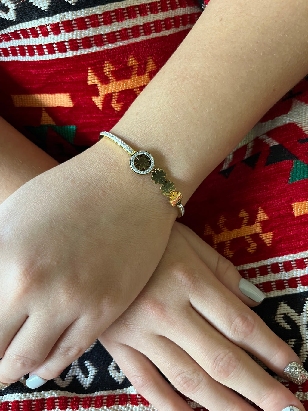 Stainless Steel Paved Flower Bangle Bracelet - SCBR7N06 - BUJIX