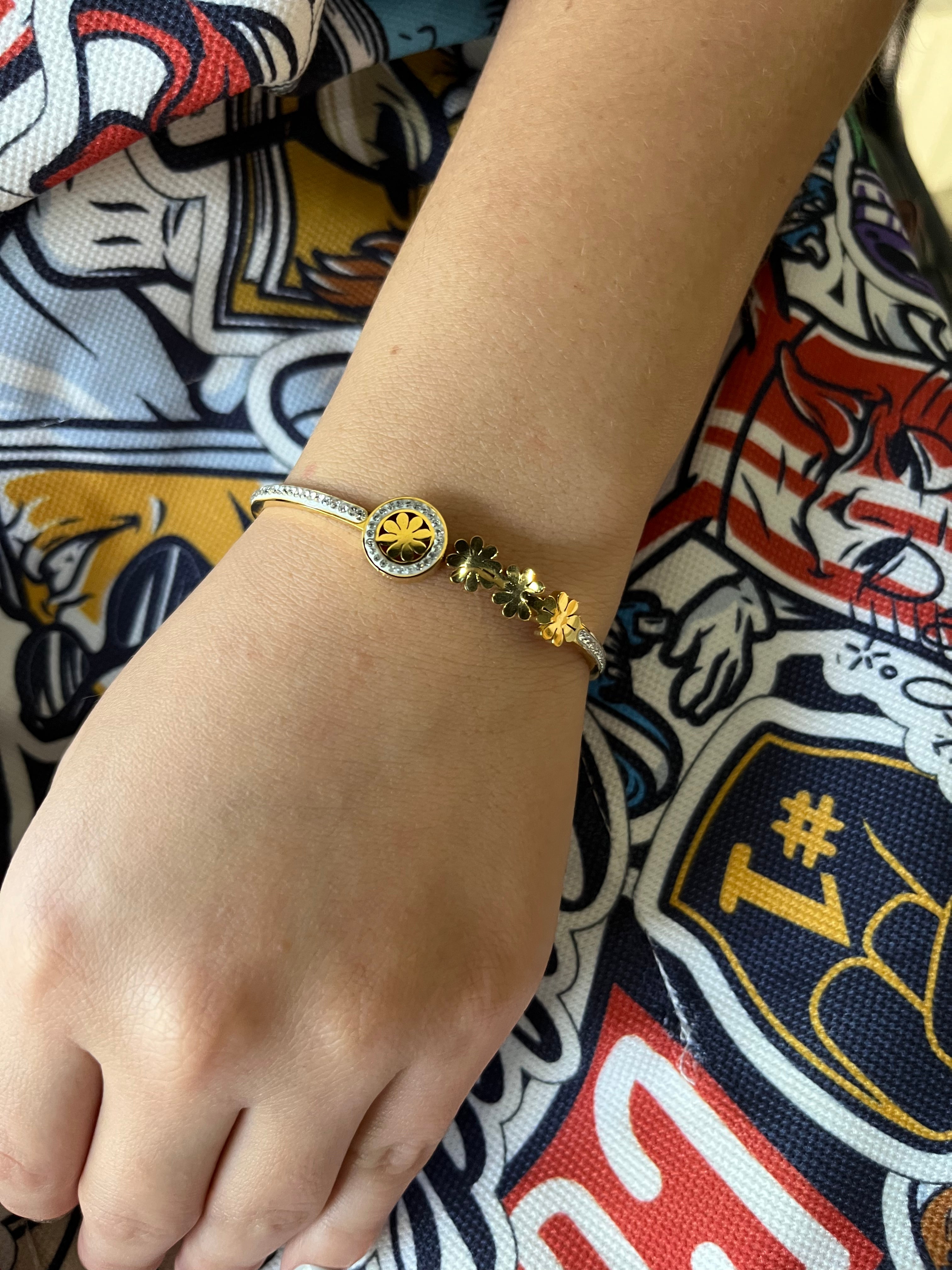 Stainless Steel Paved Flower Bangle Bracelet - SCBR7N06 - BUJIX