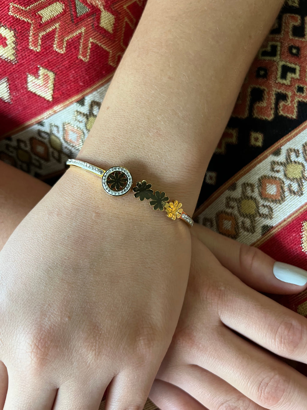 Stainless Steel Paved Flower Bangle Bracelet - SCBR7N06 - BUJIX