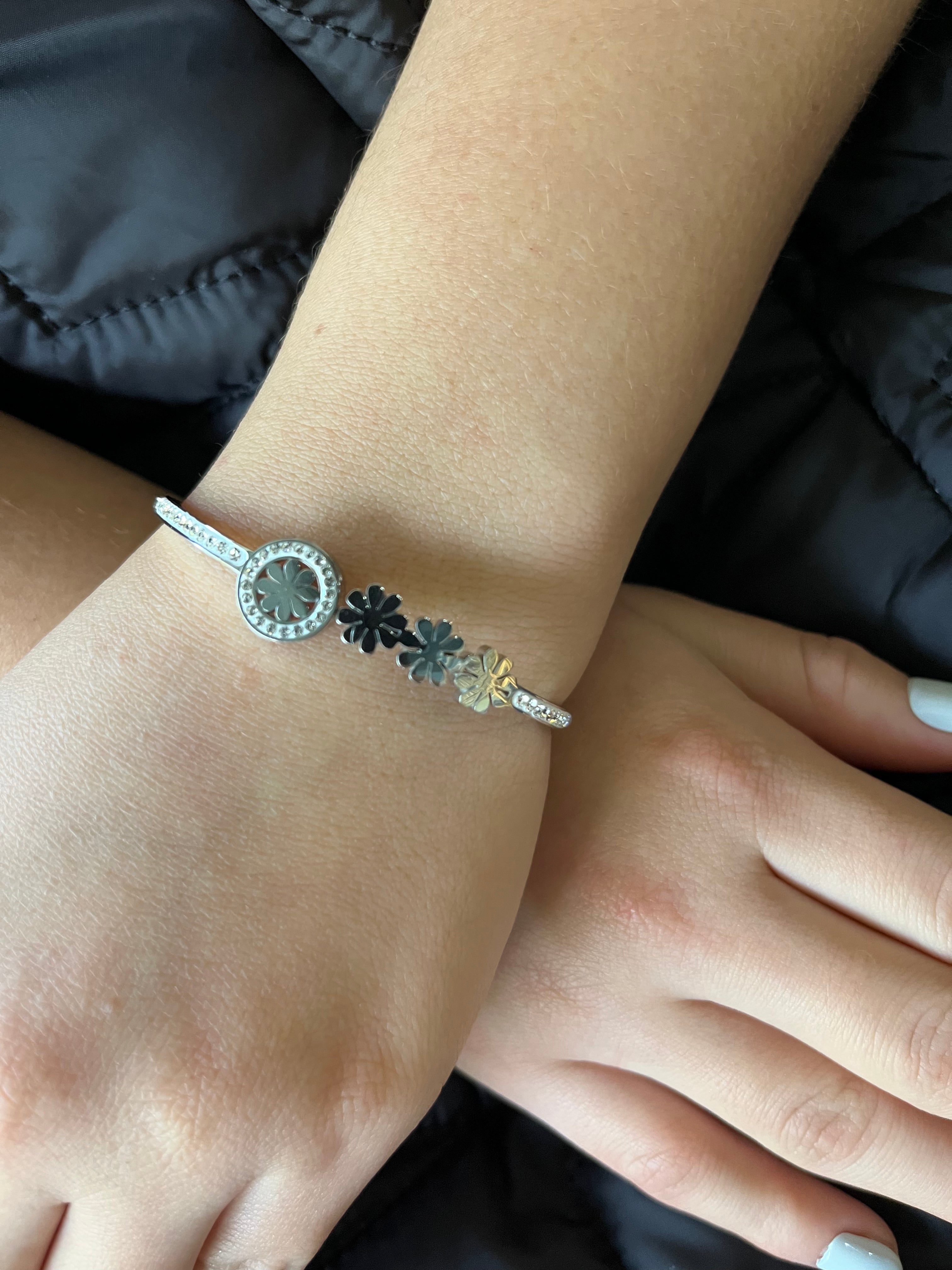 Stainless Steel Paved Flower Bangle Bracelet - SCBR7N06 - BUJIX