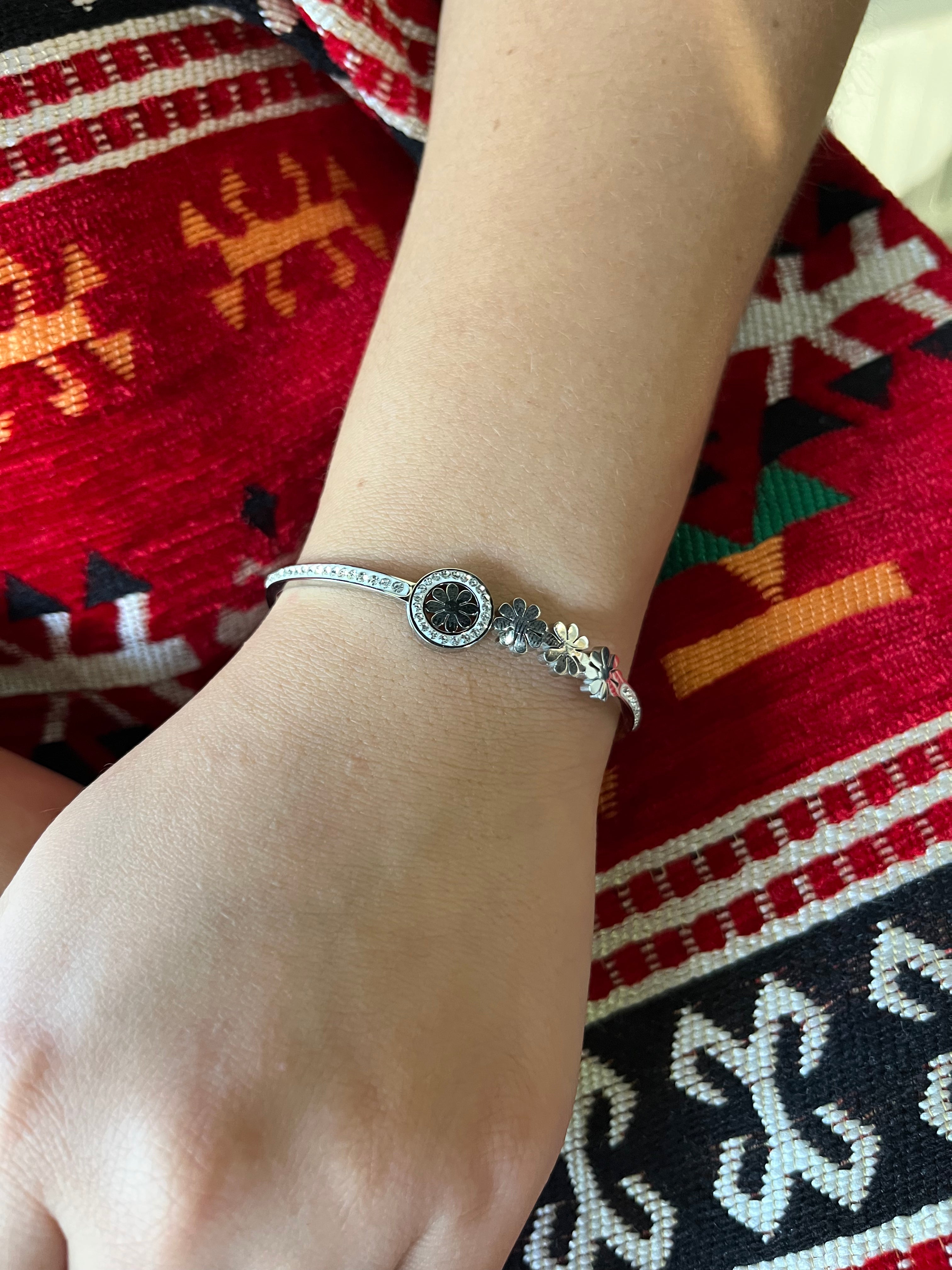 Stainless Steel Paved Flower Bangle Bracelet - SCBR7N06 - BUJIX